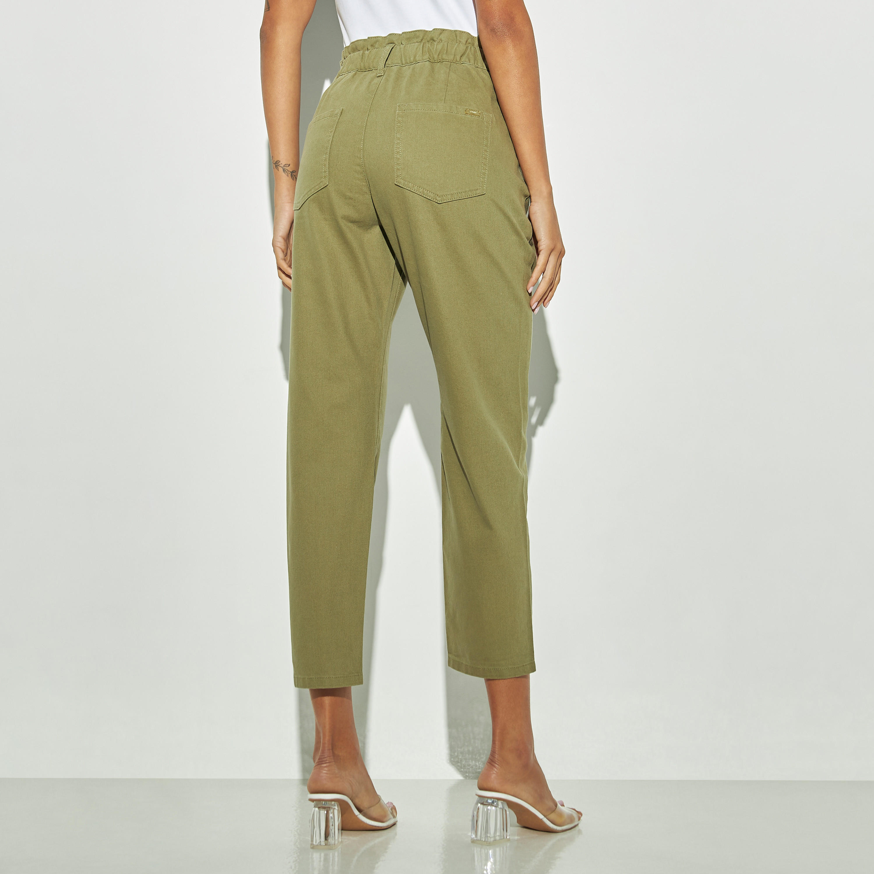 بنطلون جينز سلوشي سادة بقصة مريحة وخصر بيبرباج-women-clothing-bottoms-jeans-image-3