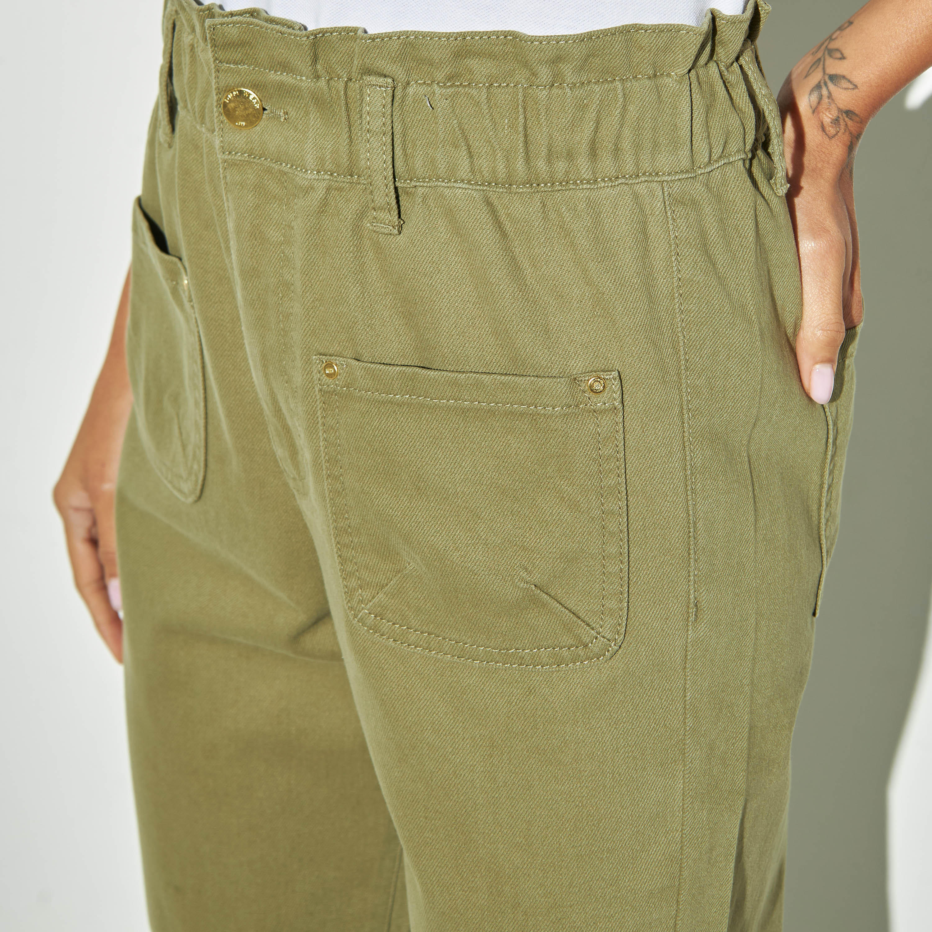 بنطلون جينز سلوشي سادة بقصة مريحة وخصر بيبرباج-women-clothing-bottoms-jeans-image-4