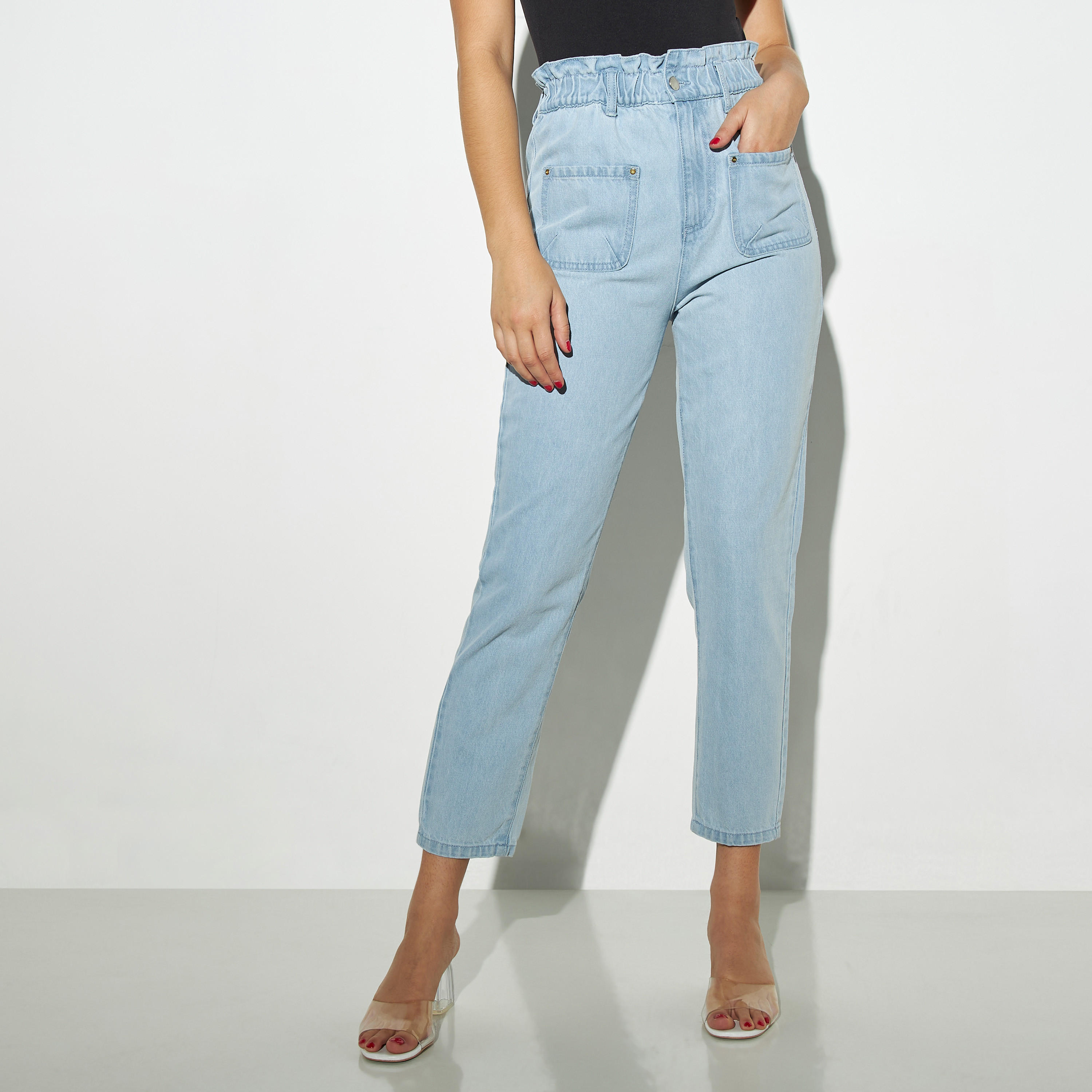 بنطلون جينز سلوشي بخصر بيبرباج وقصة مريحة-women-clothing-bottoms-jeans-image-1