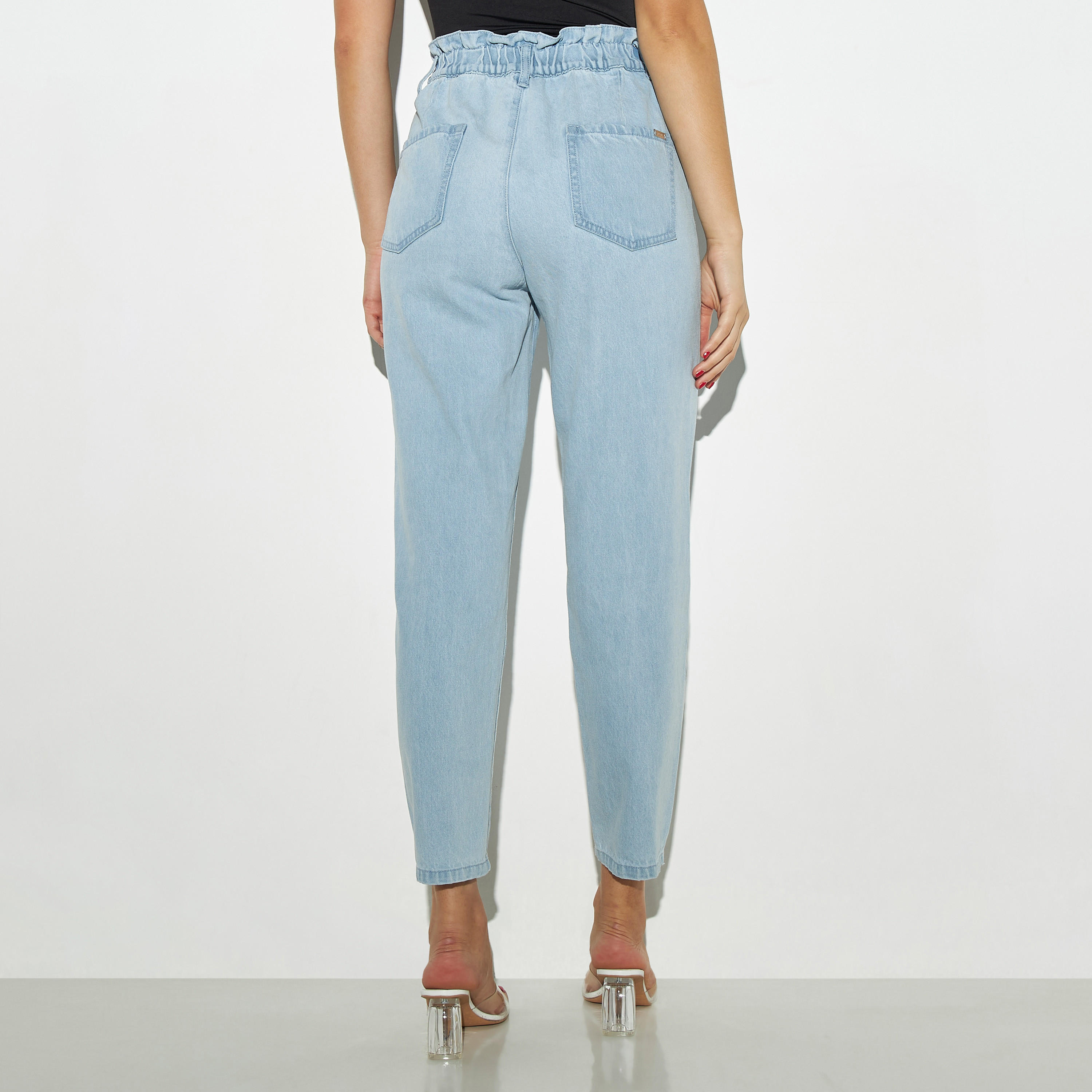 بنطلون جينز سلوشي بخصر بيبرباج وقصة مريحة-women-clothing-bottoms-jeans-image-3