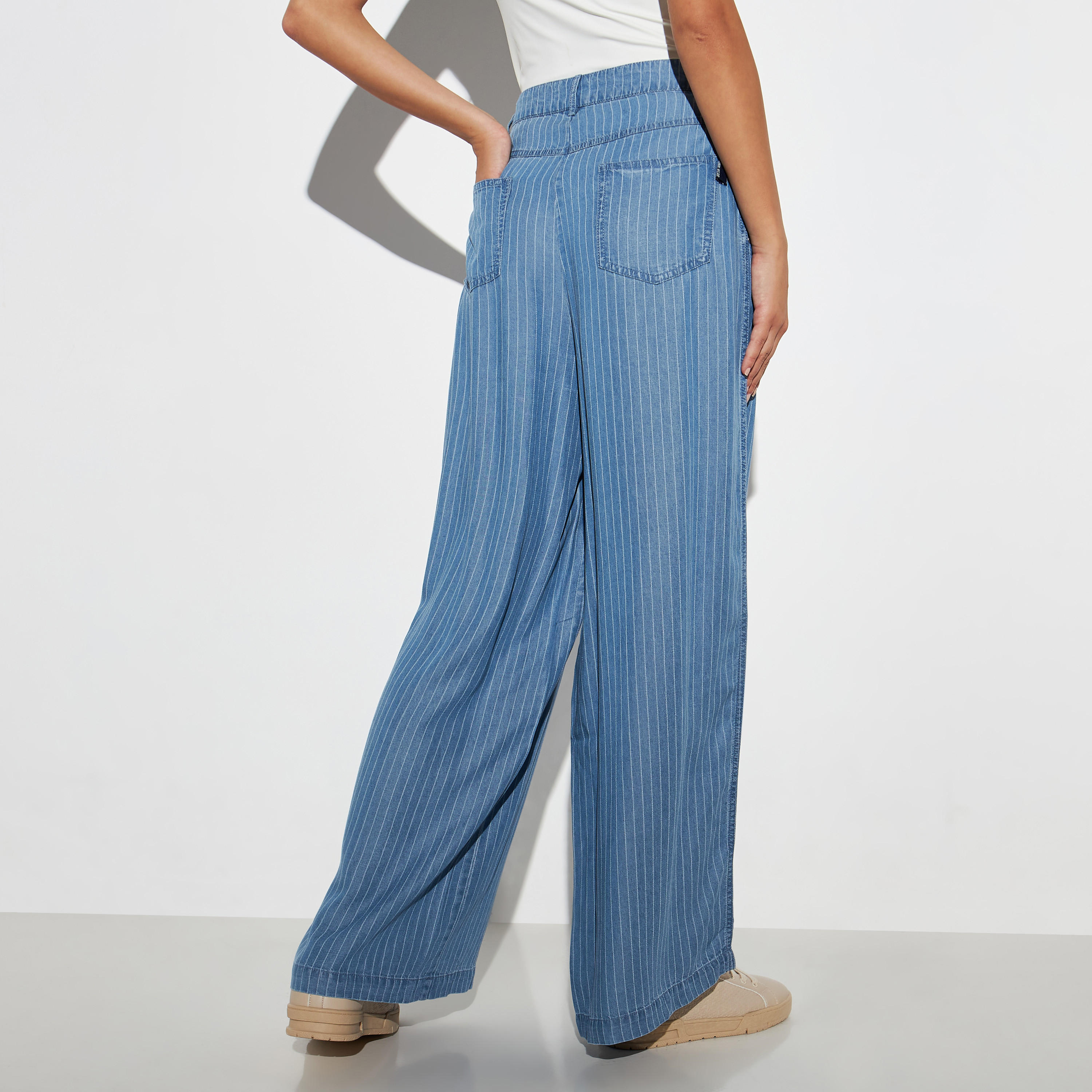 بنطلون جينز مخطّط واسع الساقين بزر إغلاق وجيوب-women-clothing-bottoms-jeans-image-3