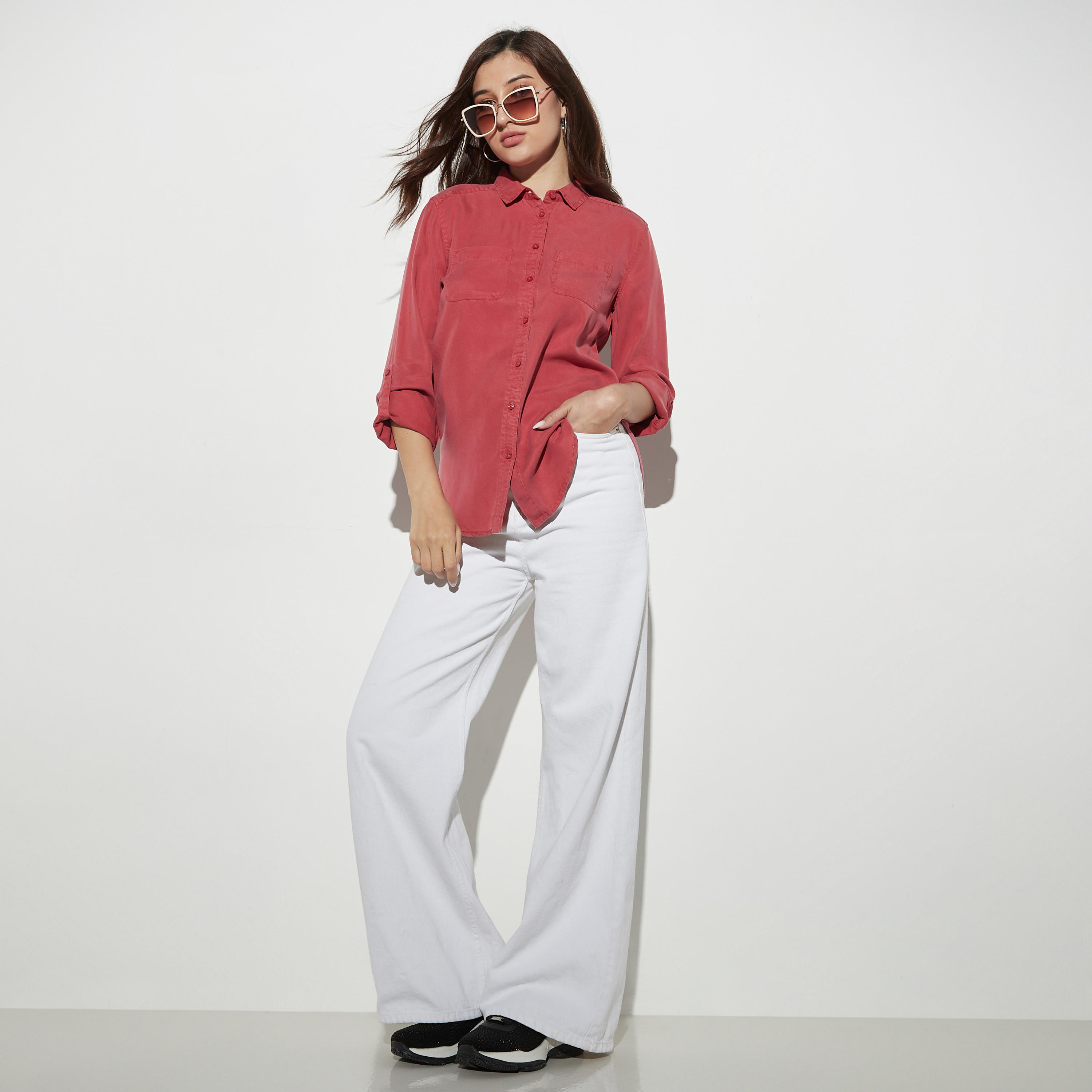 قميص دنيم بأكمام طويلة وجيوب-women-clothing-shirtsandblouses-shirts-image-2