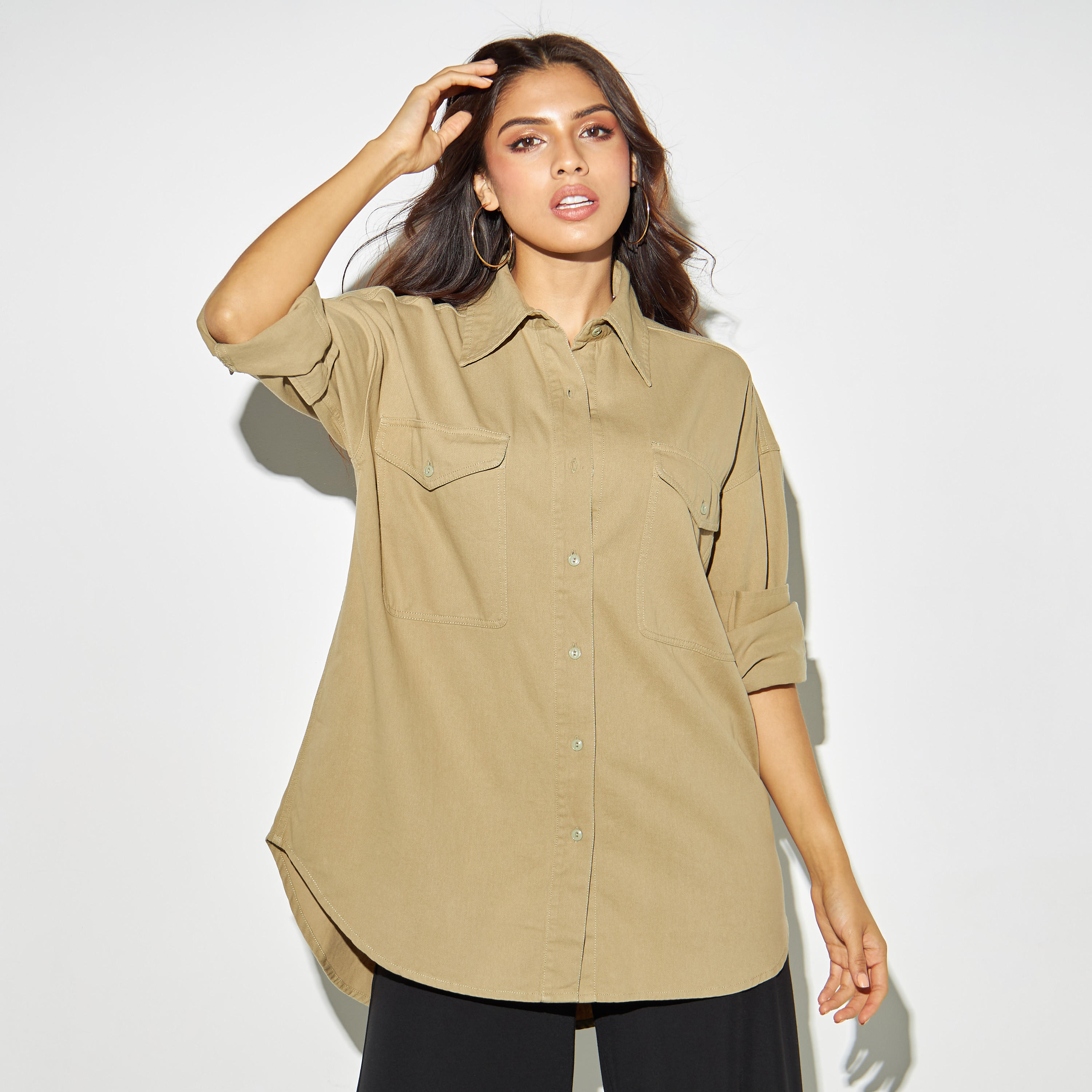 قميص دنيم سادة بجيوب وأكمام طويلة وحواف غير متماثلة-women-clothing-shirtsandblouses-shirts-image-1