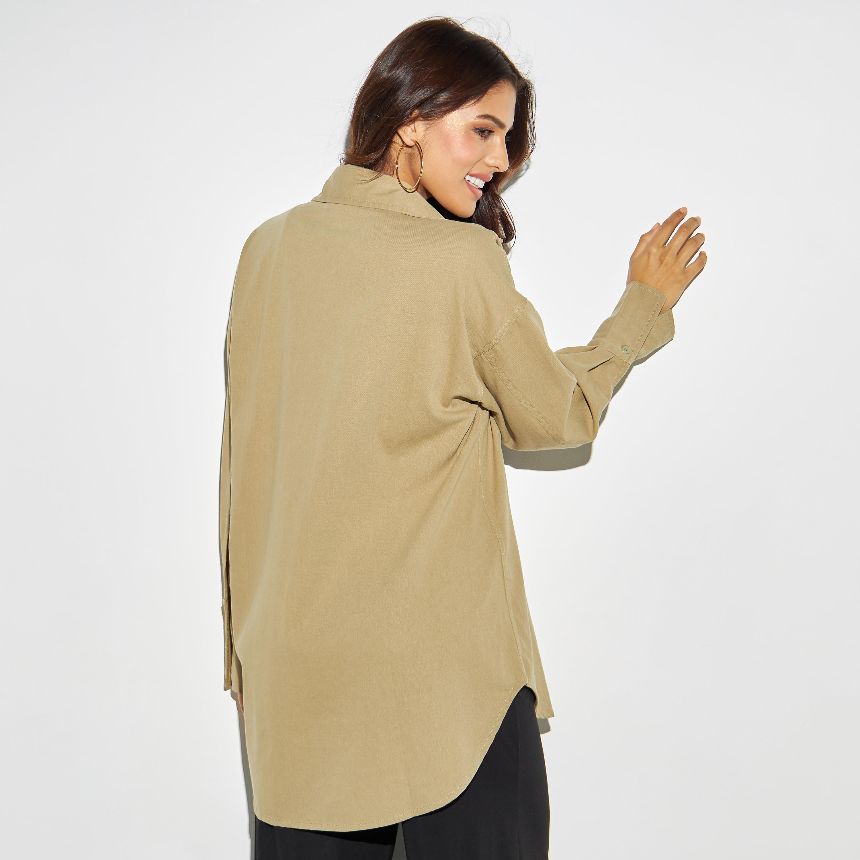 قميص دنيم سادة بجيوب وأكمام طويلة وحواف غير متماثلة-women-clothing-shirtsandblouses-shirts-image-3