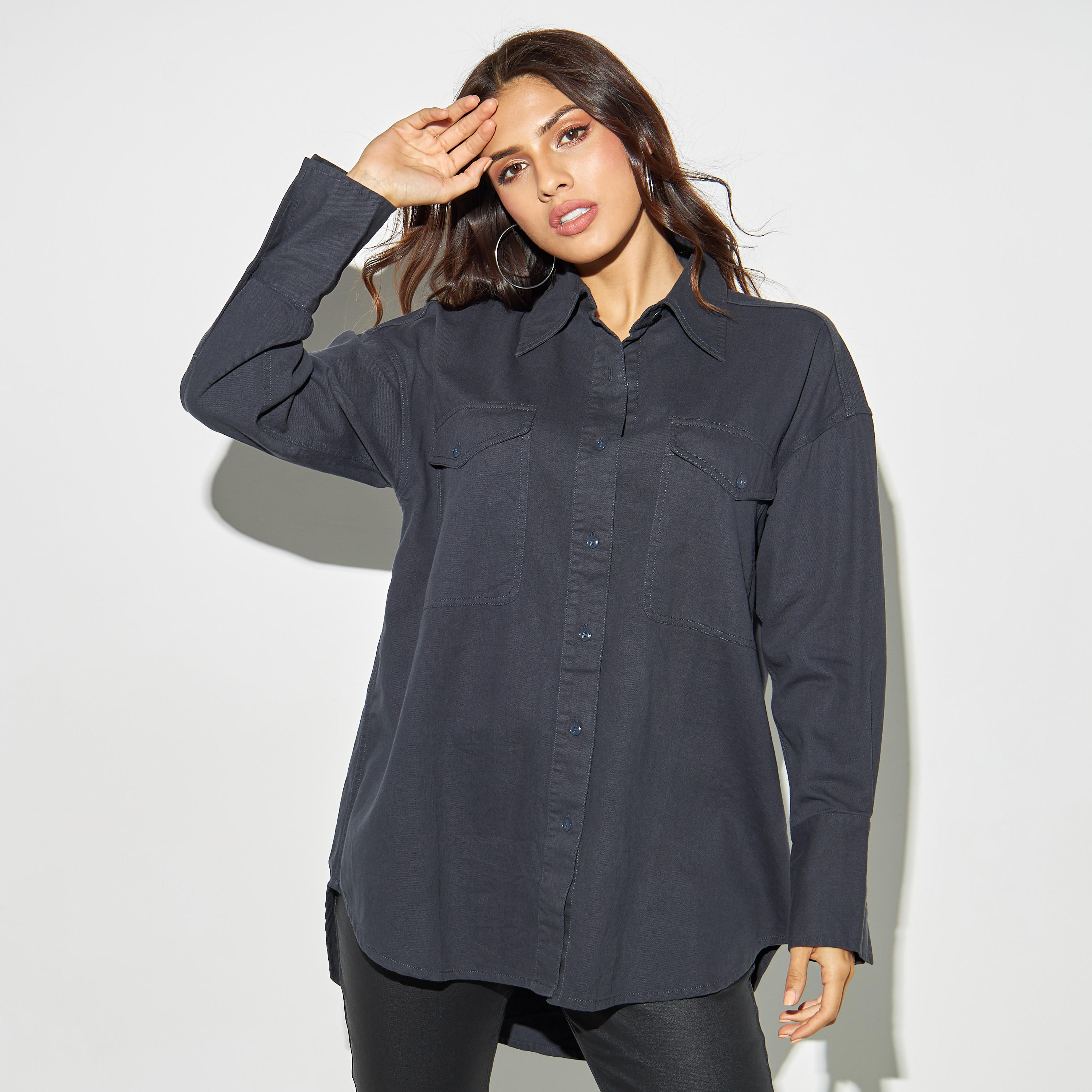 قميص دنيم سادة بجيوب وأكمام طويلة وحواف غير متماثلة-women-clothing-shirtsandblouses-shirts-image-1