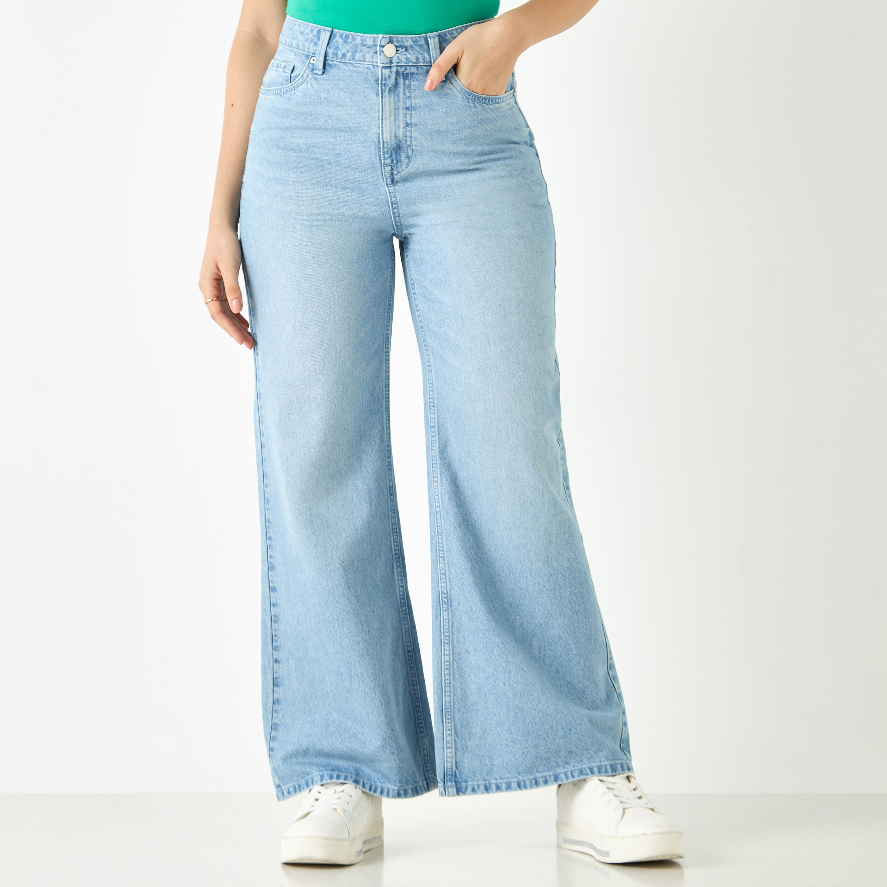 بنطلون جينز واسع الساقين بجيوب-women-clothing-bottoms-jeans-image-4