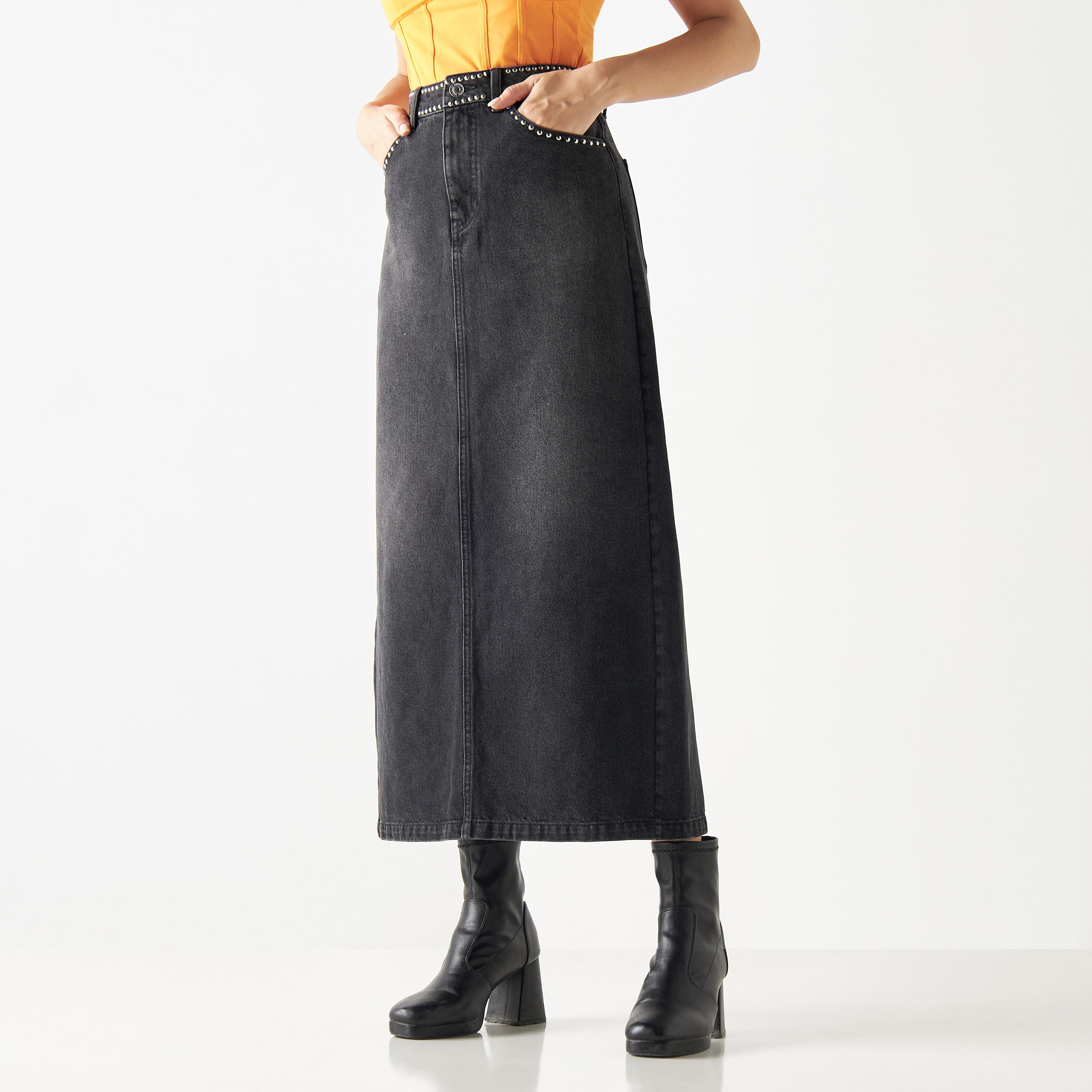 تنورة دنيم مرصعة بجيوب من لي كوبر-women-clothing-bottoms-skirts-image-1