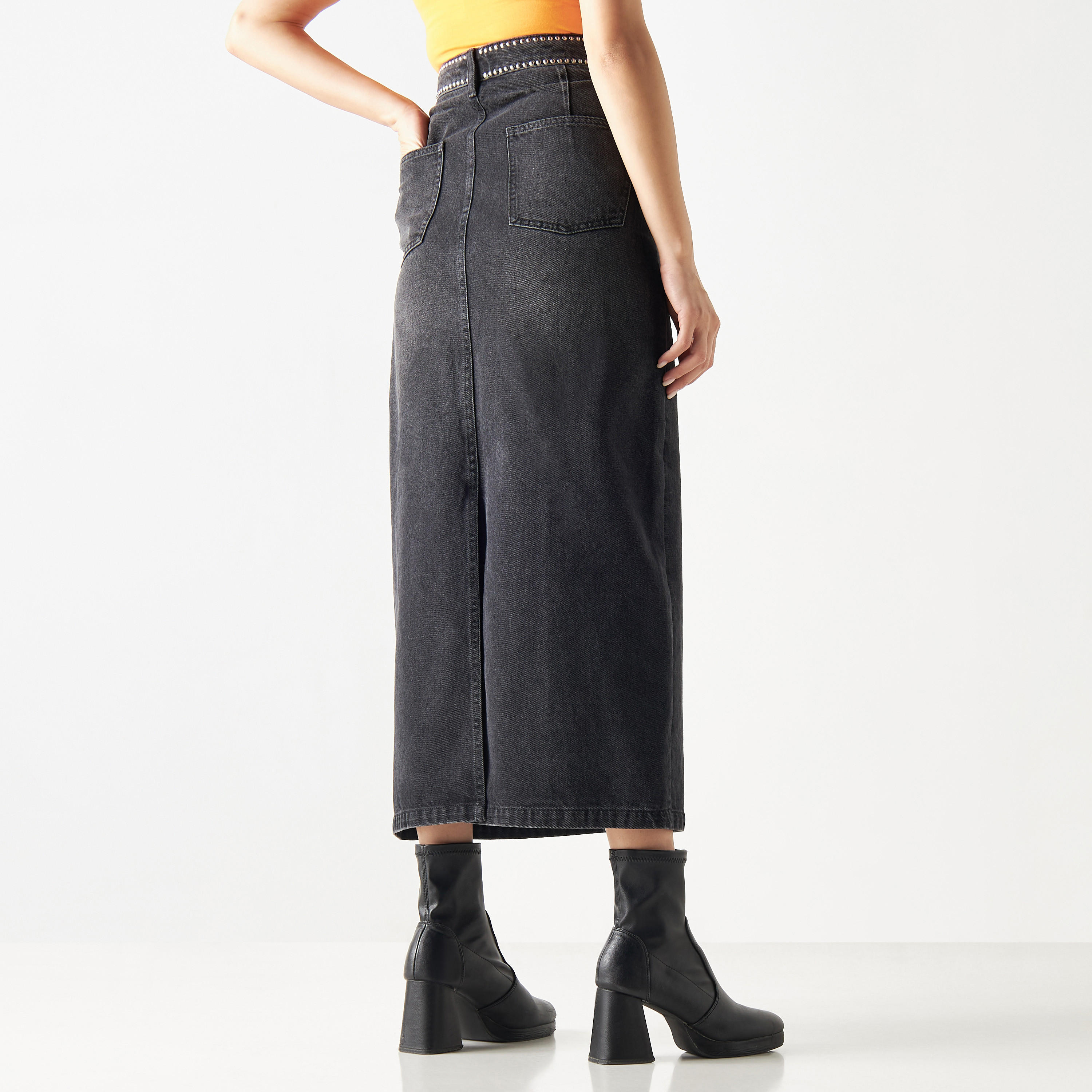 تنورة دنيم مرصعة بجيوب من لي كوبر-women-clothing-bottoms-skirts-image-3