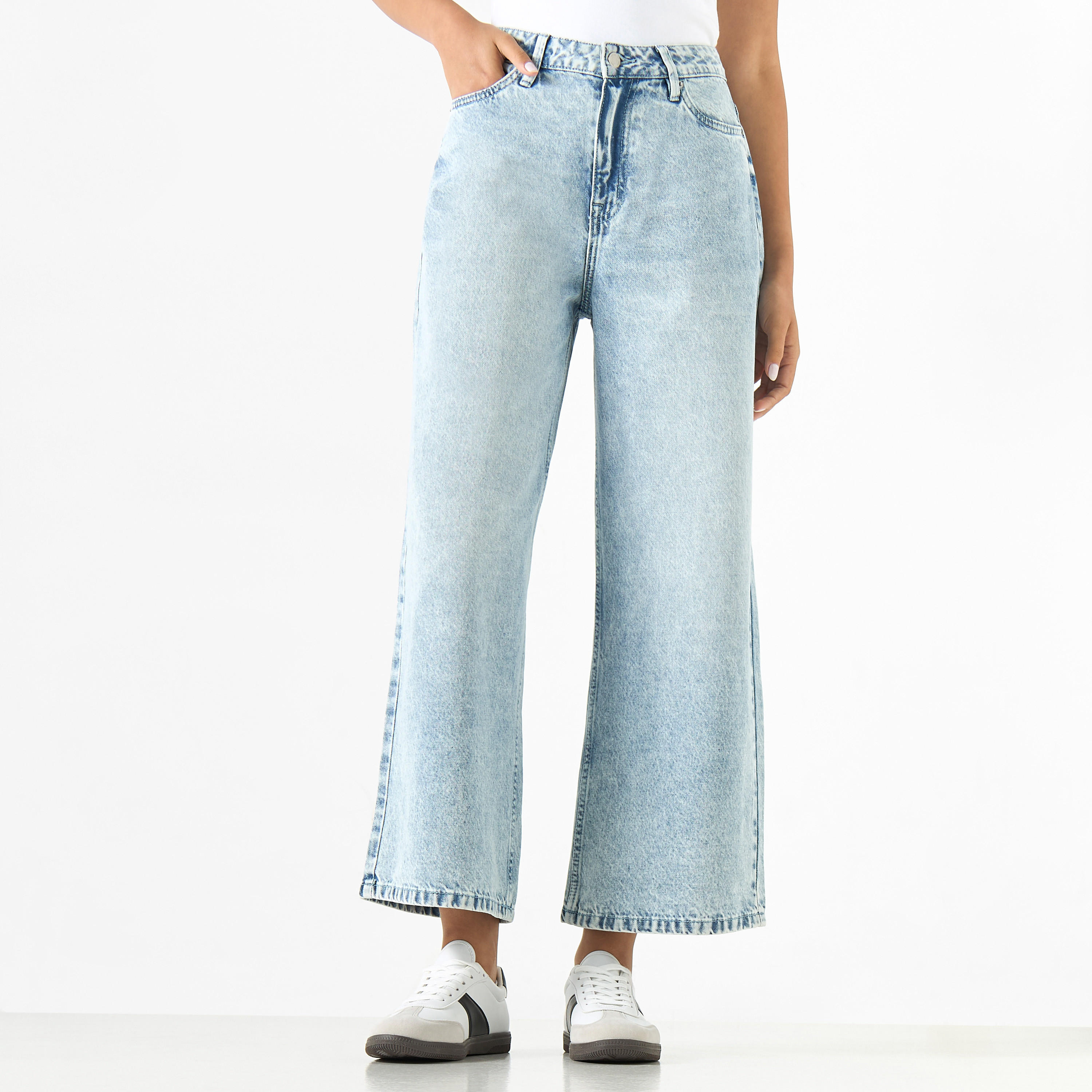بنطلون جينز واسع الساقين بجيوب-women-clothing-bottoms-jeans-image-1