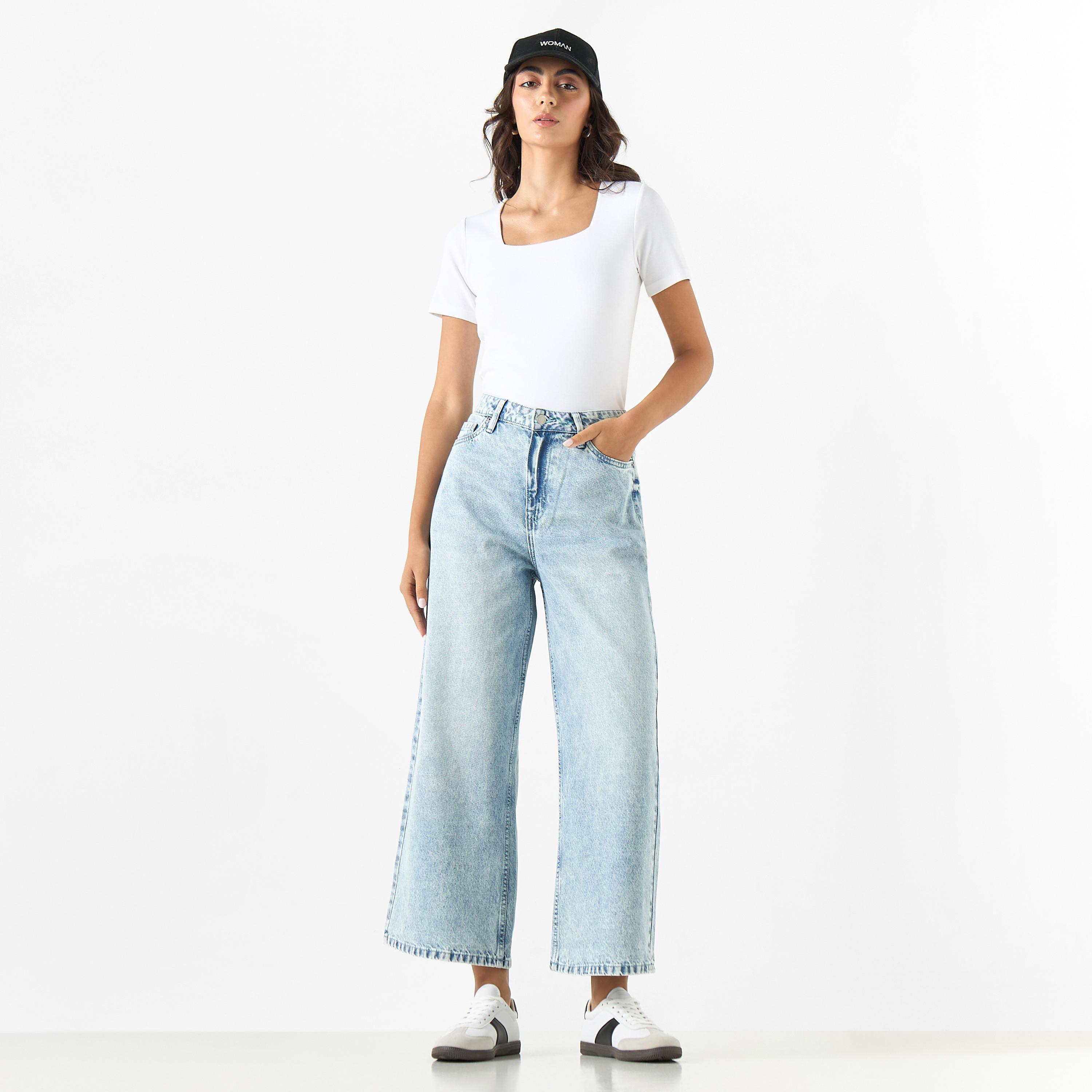 بنطلون جينز واسع الساقين بجيوب-women-clothing-bottoms-jeans-image-2