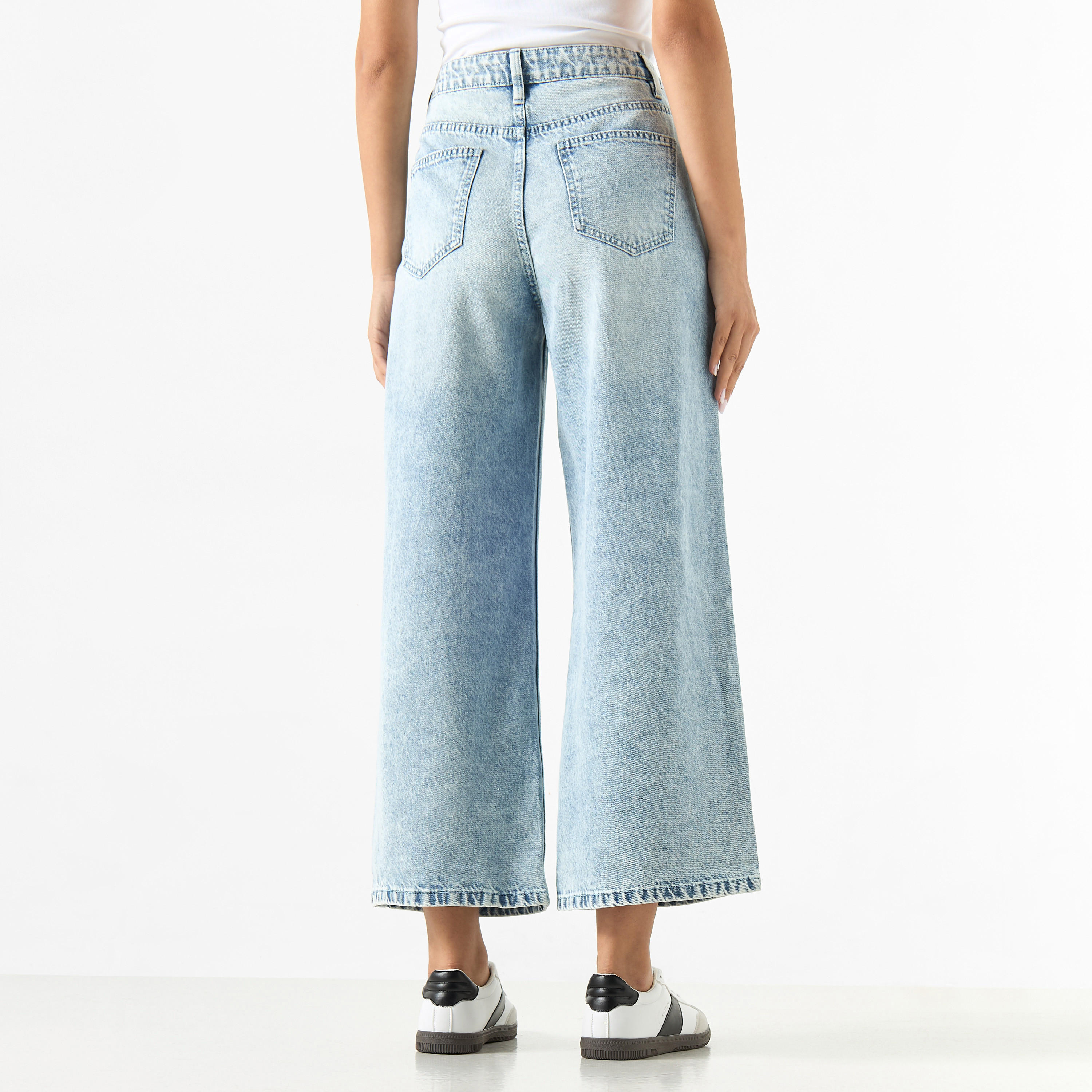 بنطلون جينز واسع الساقين بجيوب-women-clothing-bottoms-jeans-image-3