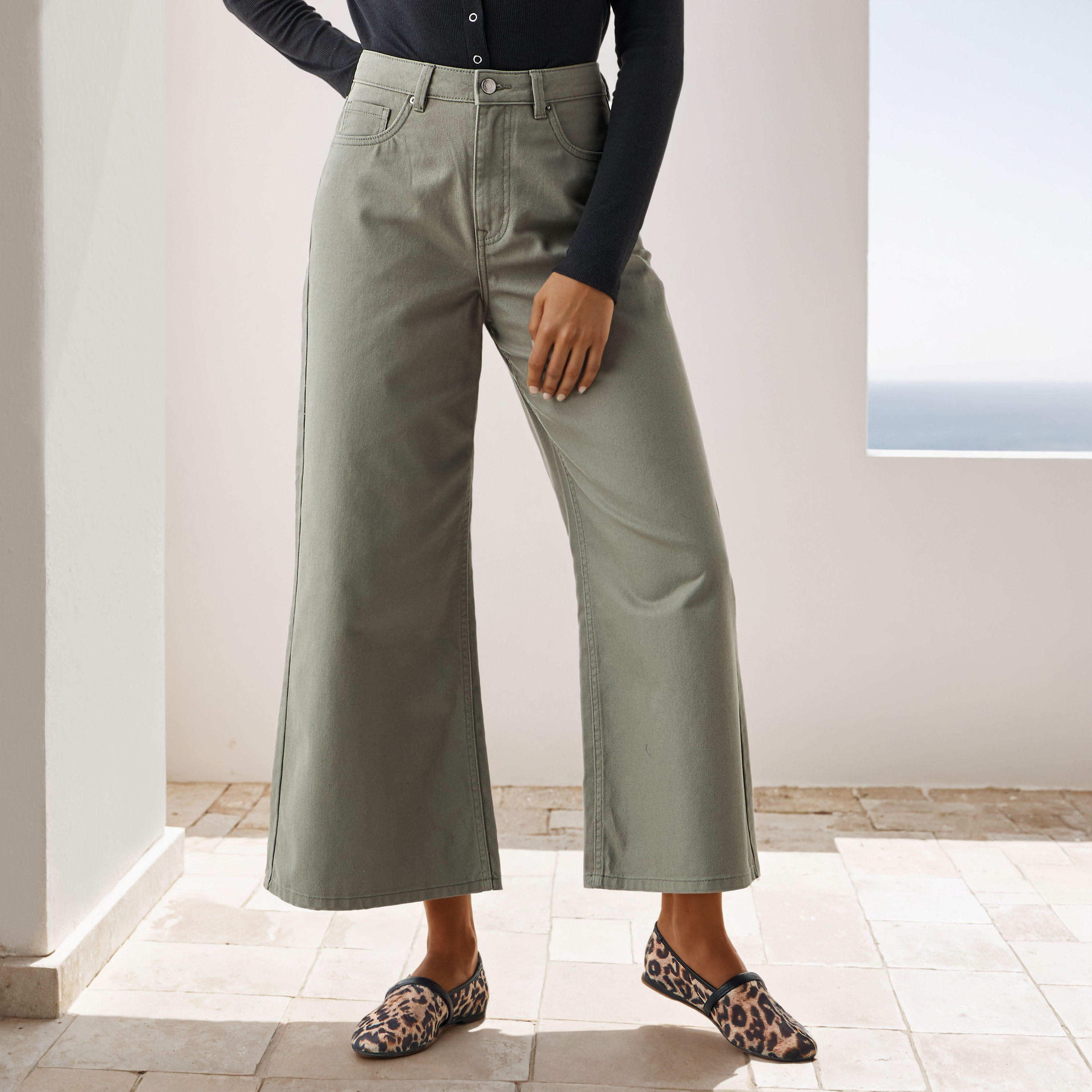 Cropped Wide Leg Jeans with Pockets-women-clothing-bottoms-jeans-image-1