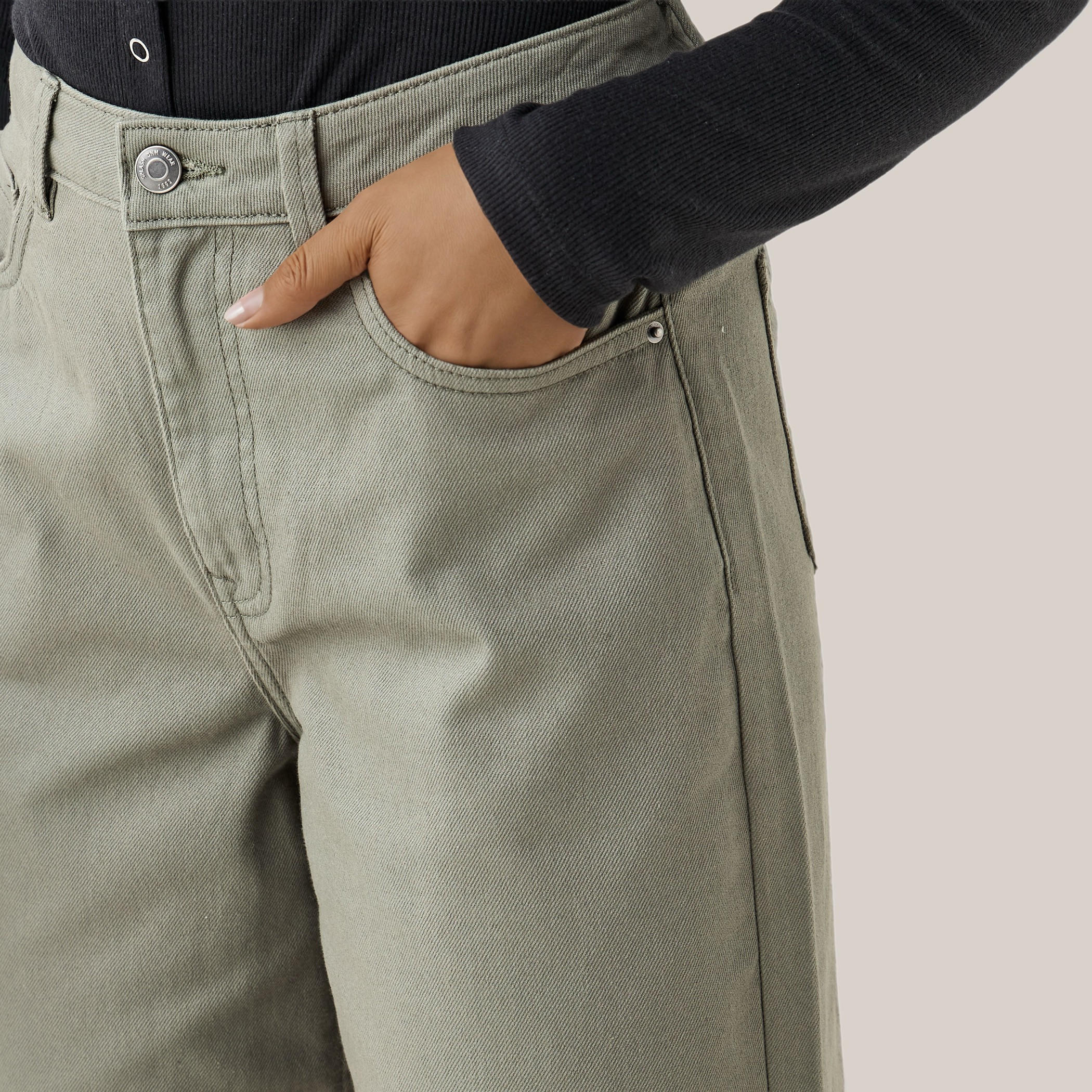 بنطلون جينز قصير بساق واسعة وجيوب-women-clothing-bottoms-jeans-image-4
