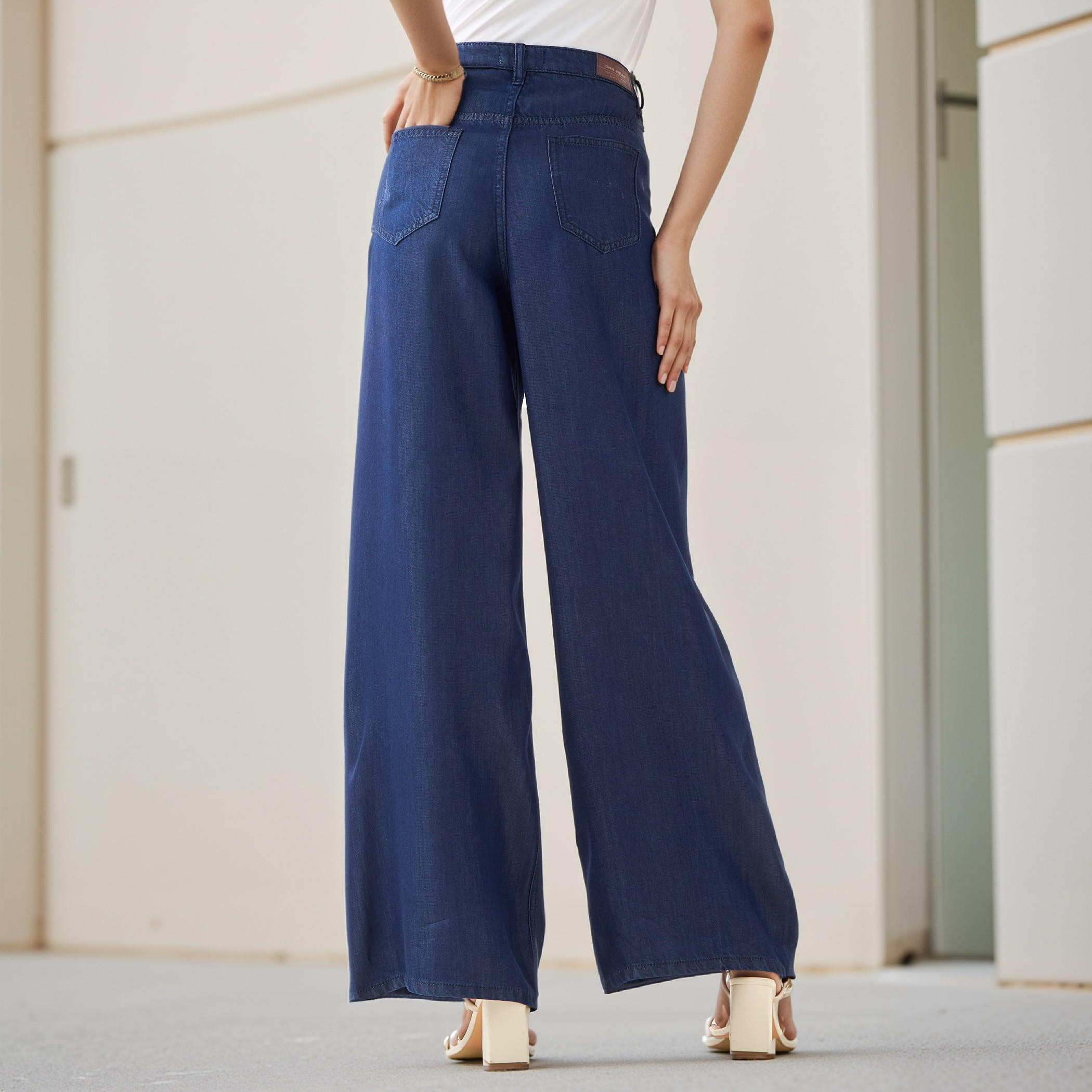 بنطلون جينز تينسيل واسع الساقين-women-clothing-bottoms-jeans-image-4