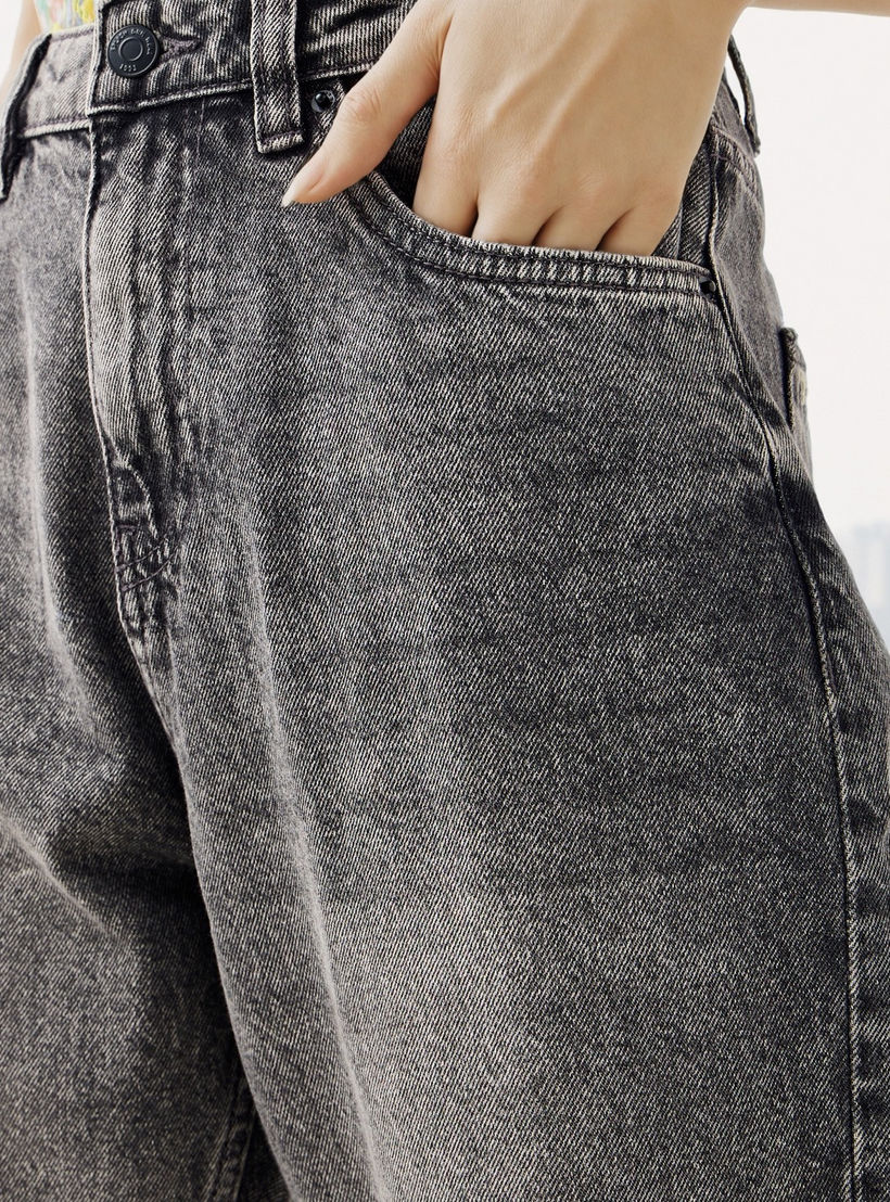 بنطلون جينز بقصة موم وخصر عالي مع جيوب-women-clothing-bottoms-jeans-image-4