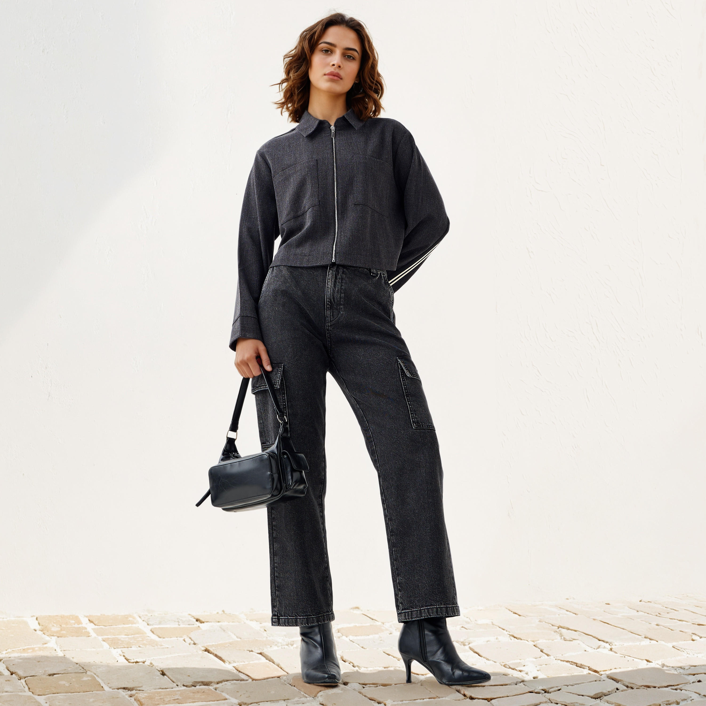 جينز قطني بقصة مستقيمة وجيوب-women-clothing-bottoms-jeans-image-4