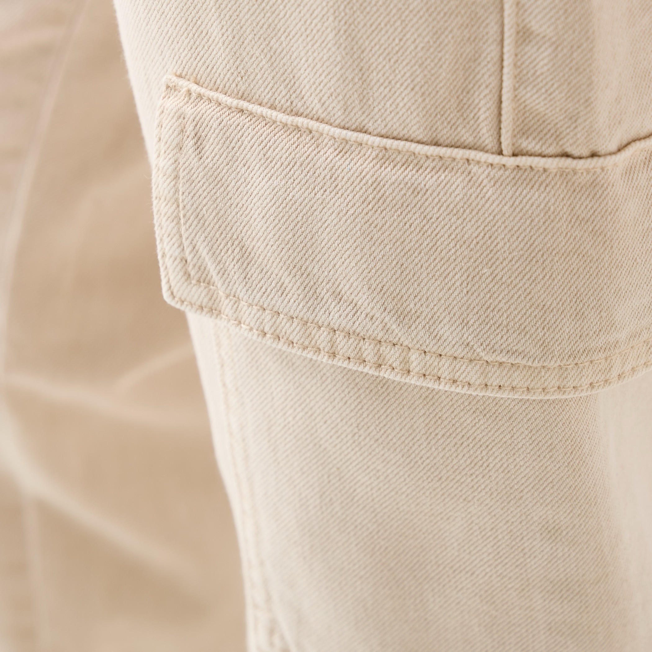 جينز قطني بقصة مستقيمة وجيوب-women-clothing-bottoms-jeans-image-1