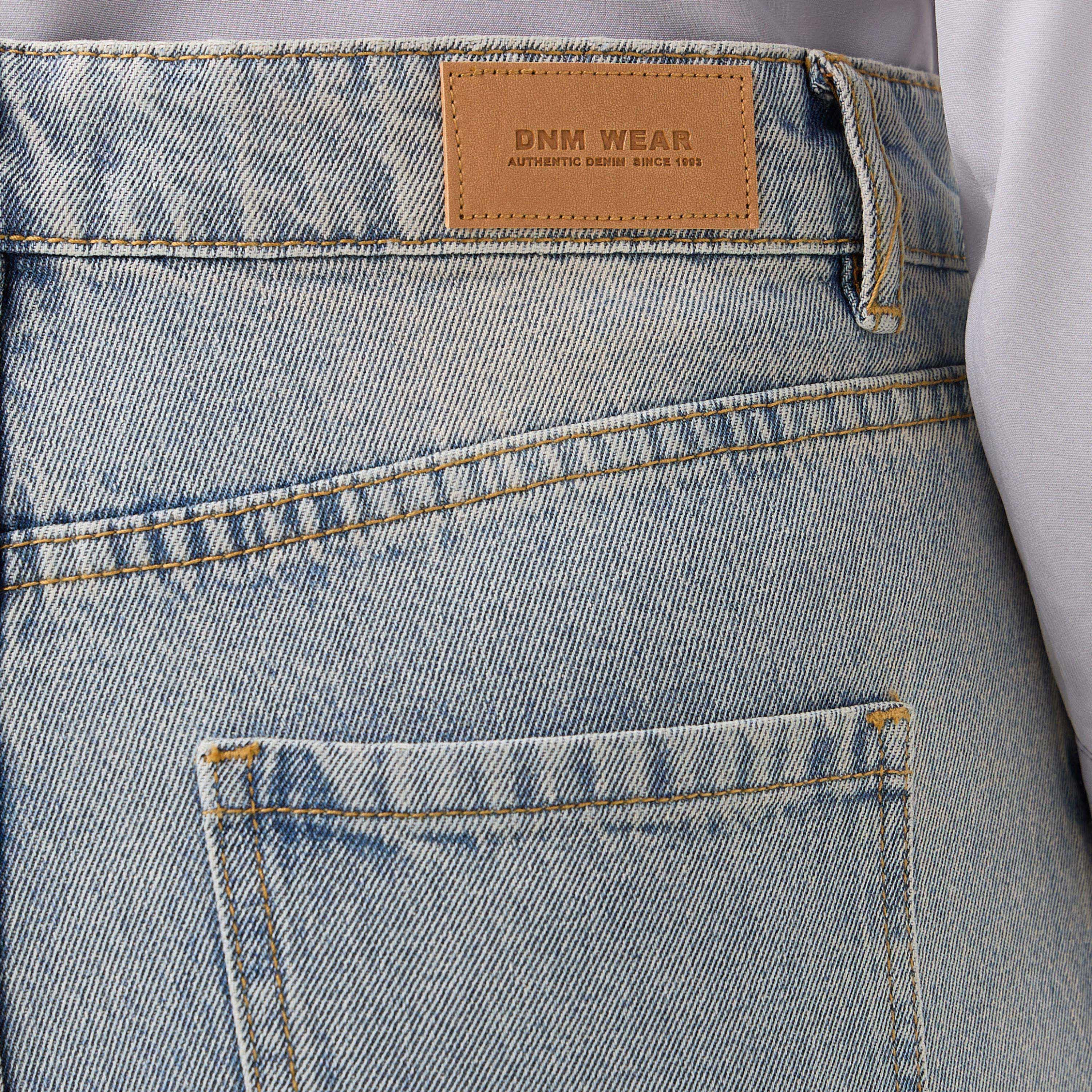 بنطلون جينز بخصر مرتفع وتزيينات-women-clothing-bottoms-jeans-image-7