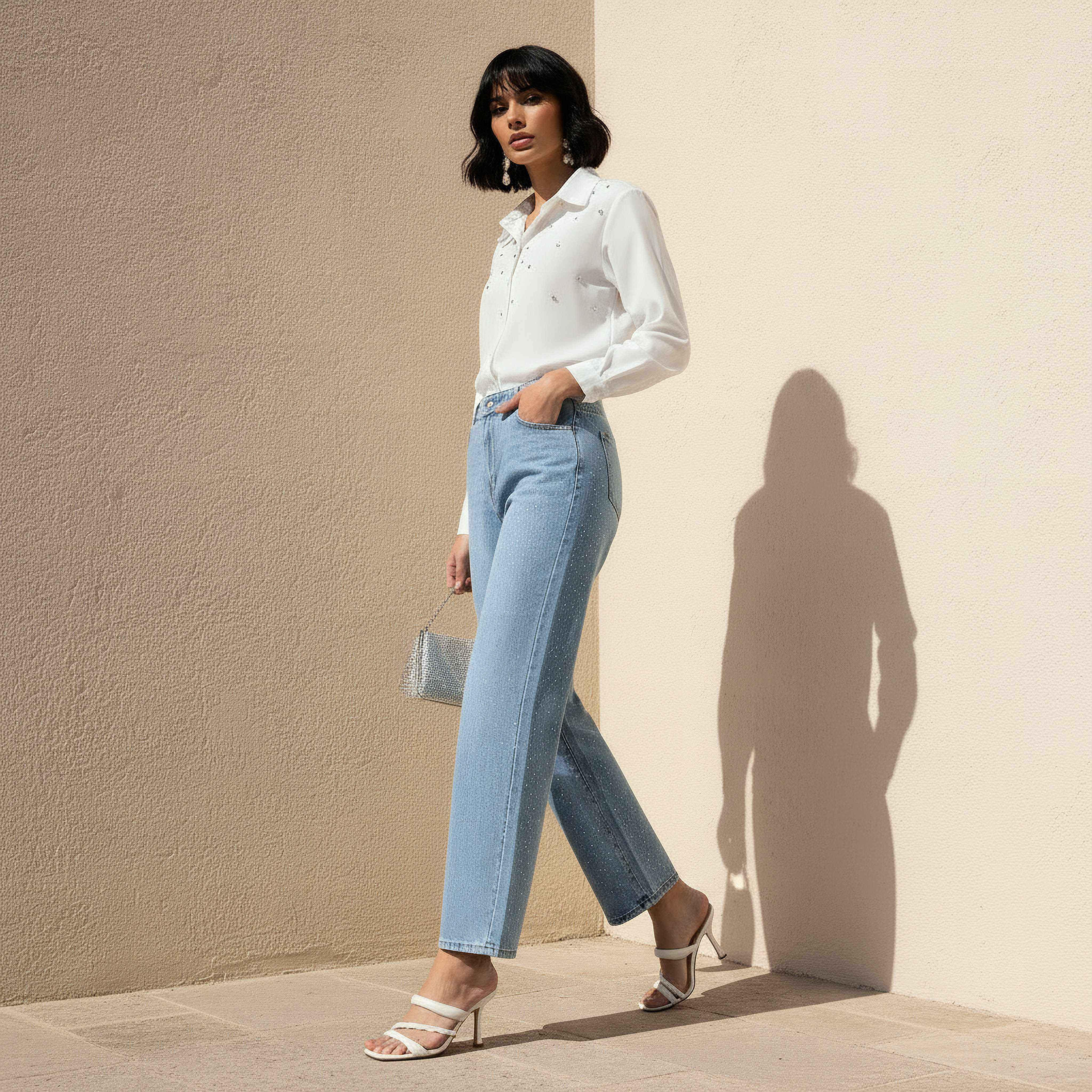 بنطلون جينز بخصر مرتفع وتزيينات-women-clothing-bottoms-jeans-image-3