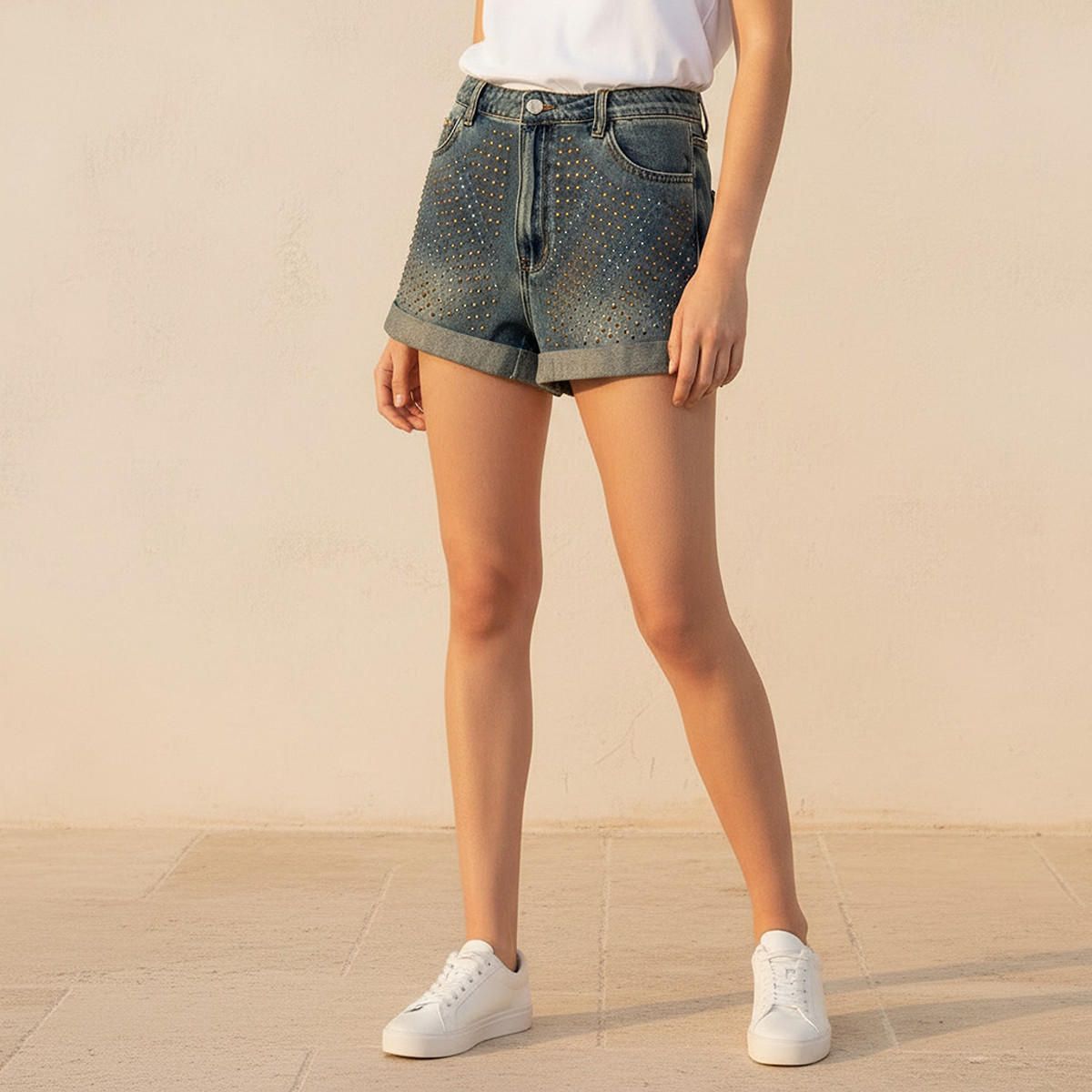 شورت دينم مرصع بخصر متوسط الارتفاع وحافة مطوية-women-clothing-shorts-image-1