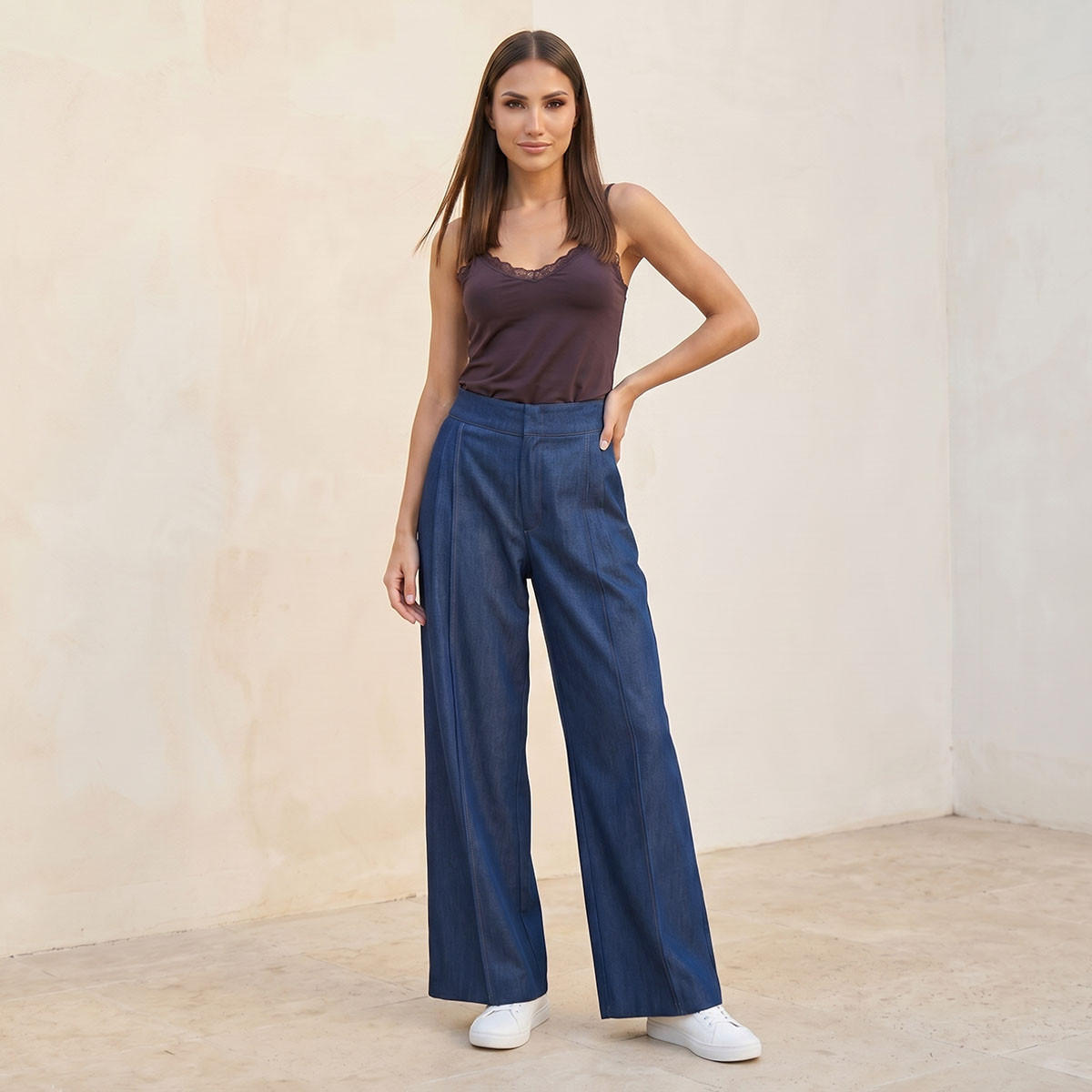 بنطلون جينز دينم واسع الساقين بخصر مرن وتفاصيل كسرات من سبلاش-women-clothing-bottoms-jeans-image-3