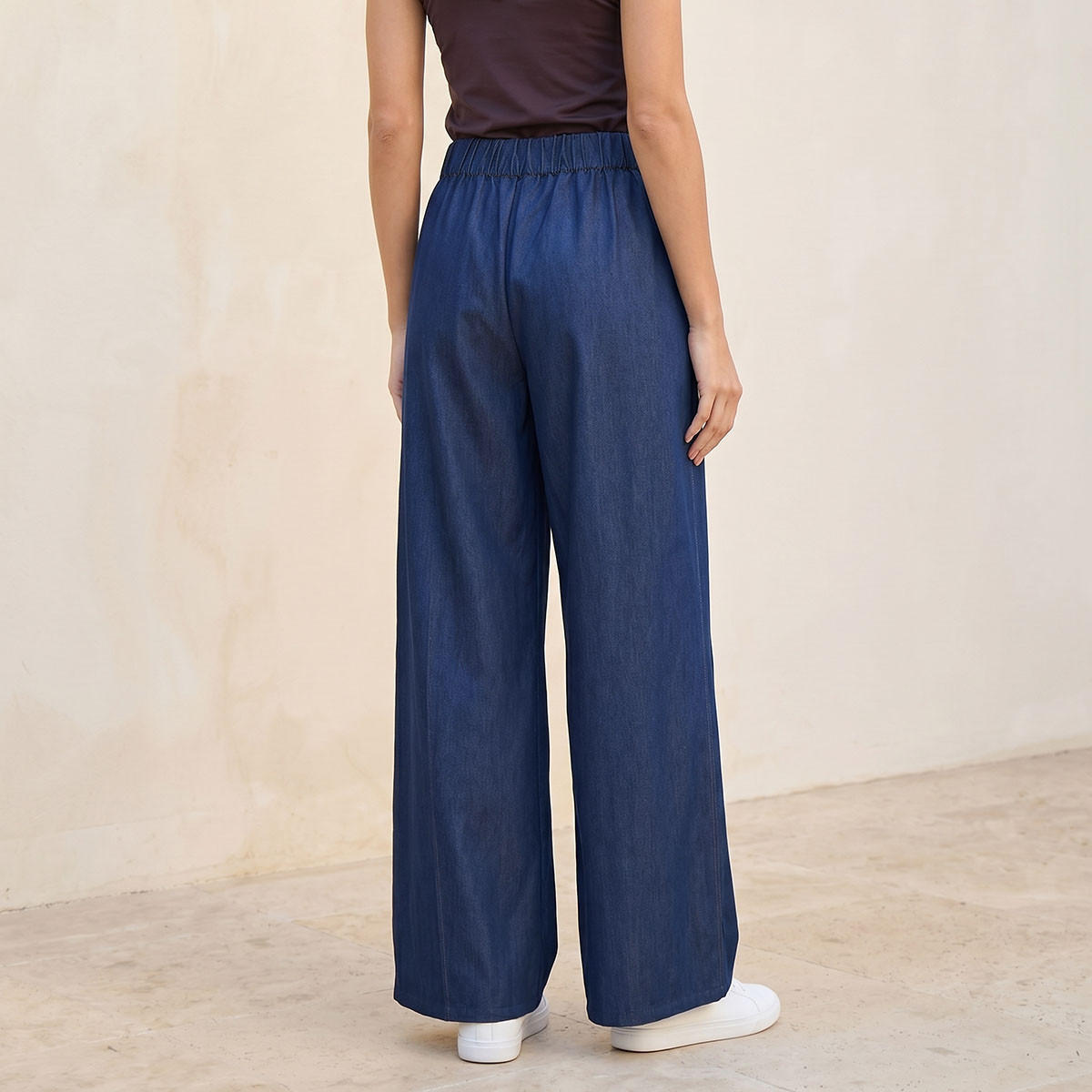 بنطلون جينز دينم واسع الساقين بخصر مرن وتفاصيل كسرات من سبلاش-women-clothing-bottoms-jeans-image-4