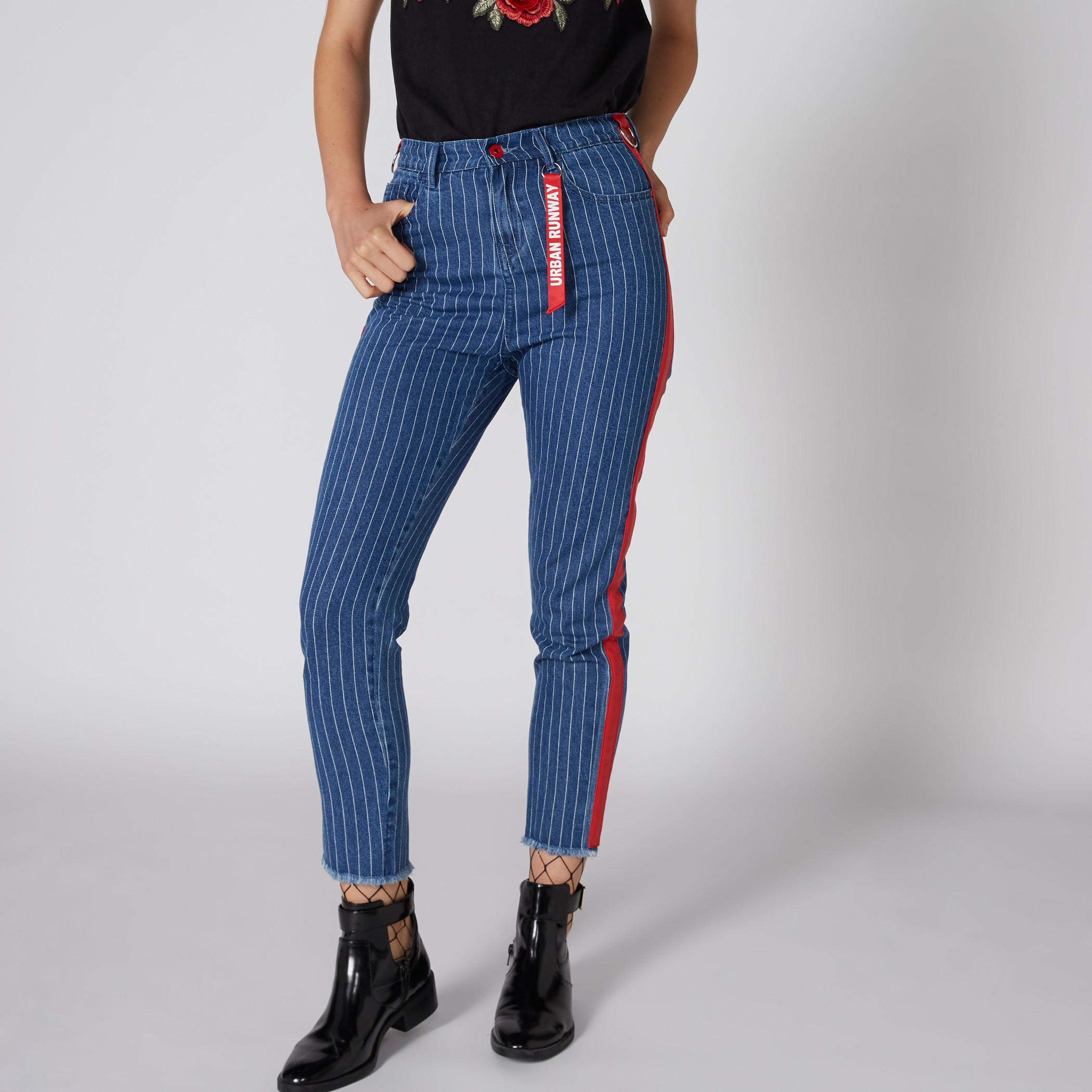 بنطال جينز قصير ومقلّم بزر إغلاق وجيوب من لي كوبر-women-clothing-bottoms-jeans-image-3