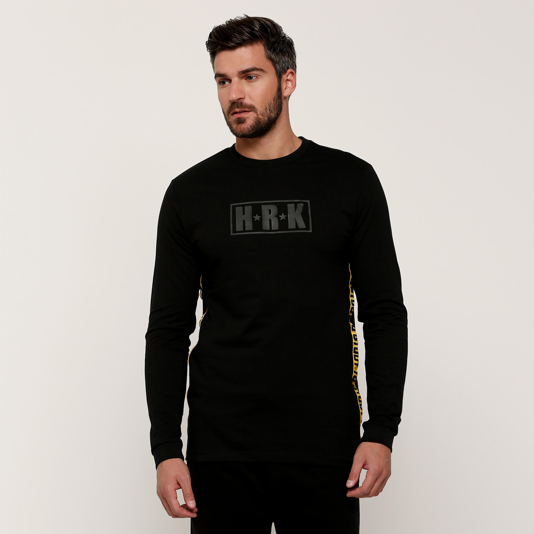تيشيرت بياقة مستديرة وأكمام طويلة مع طبعات-men-clothing-sweatersandpullovers-image-1