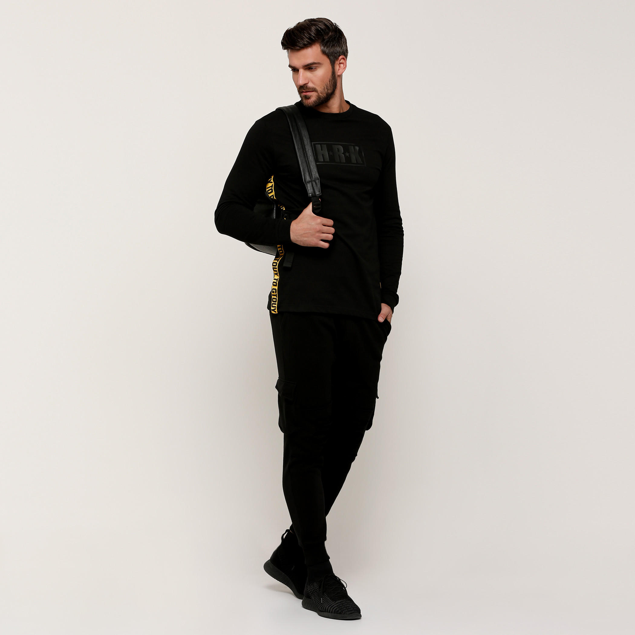 تيشيرت بياقة مستديرة وأكمام طويلة مع طبعات-men-clothing-sweatersandpullovers-image-5