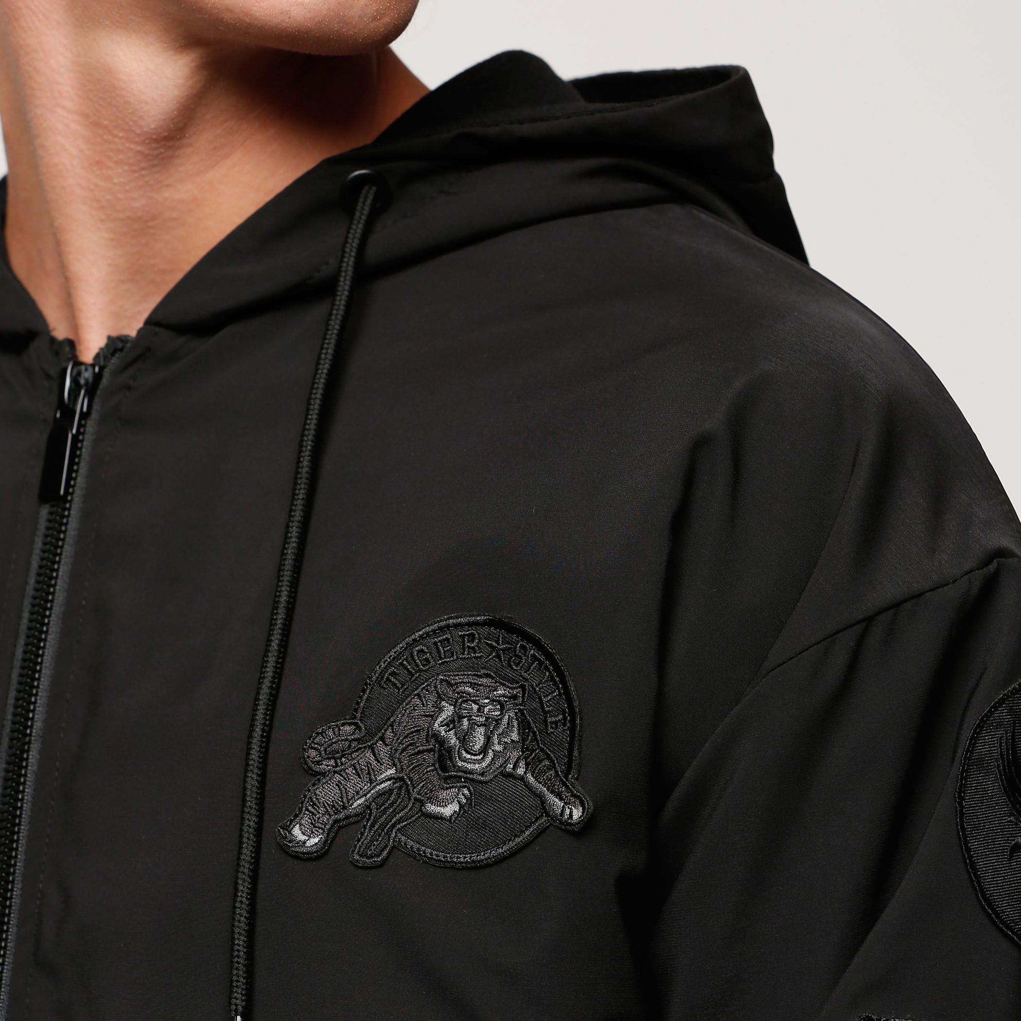 Embroidered Jacket with Long Sleeves and Zip Closure -men-clothing-jacketsandblazers-jackets-image-4