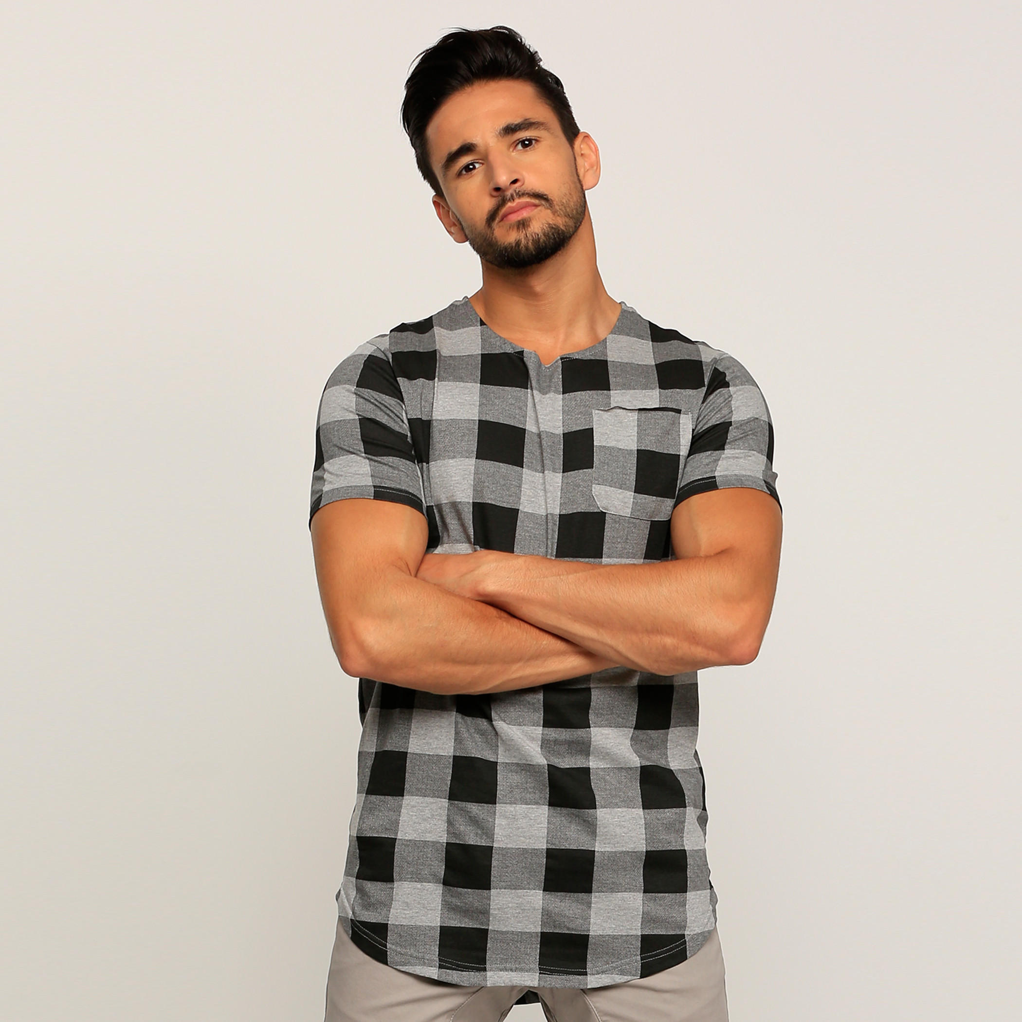 تيشيرت كاروهات بياقة مستديرة وأكمام قصيرة-men-clothing-tshirtsandpolos-tshirts-image-1