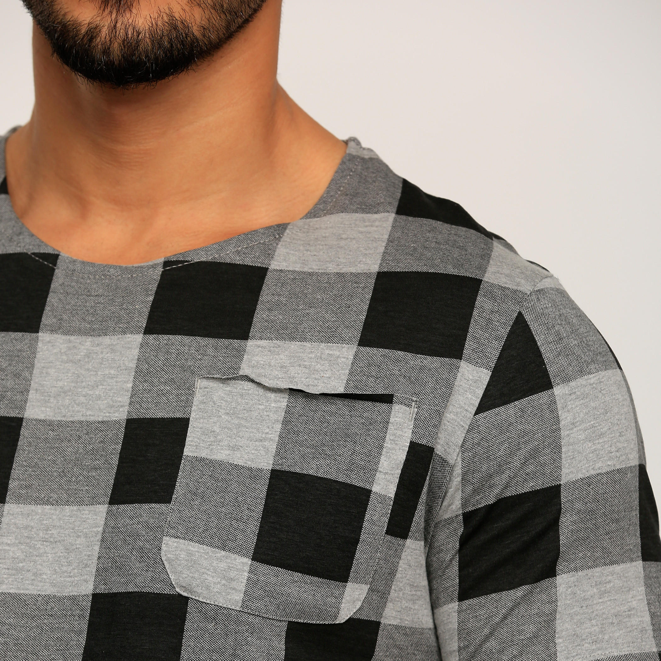 تيشيرت كاروهات بياقة مستديرة وأكمام قصيرة-men-clothing-tshirtsandpolos-tshirts-image-4