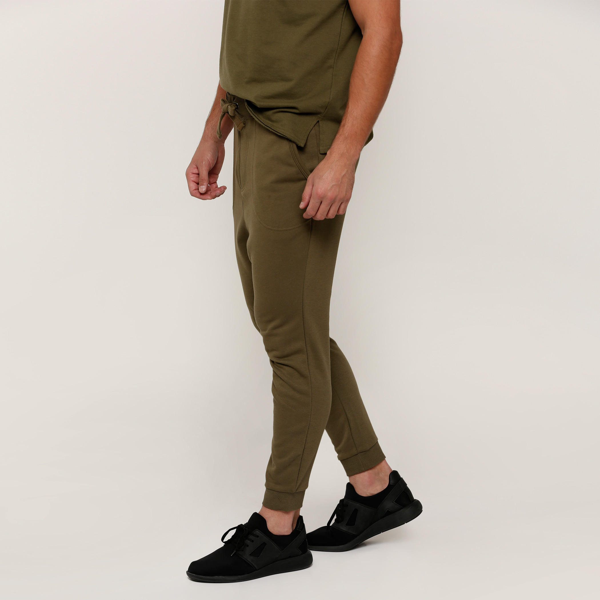 بنطال رياضي طويل بخصر مطّاطي-men-clothing-bottoms-joggers-image-3