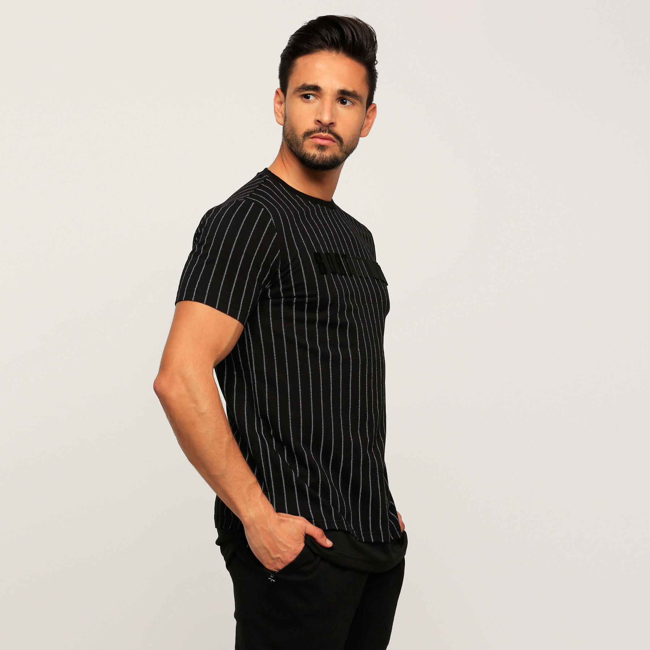 تيشيرت مقلّم بياقة ضيقة وأكمام قصيرة-men-clothing-tshirtsandpolos-tshirts-image-3