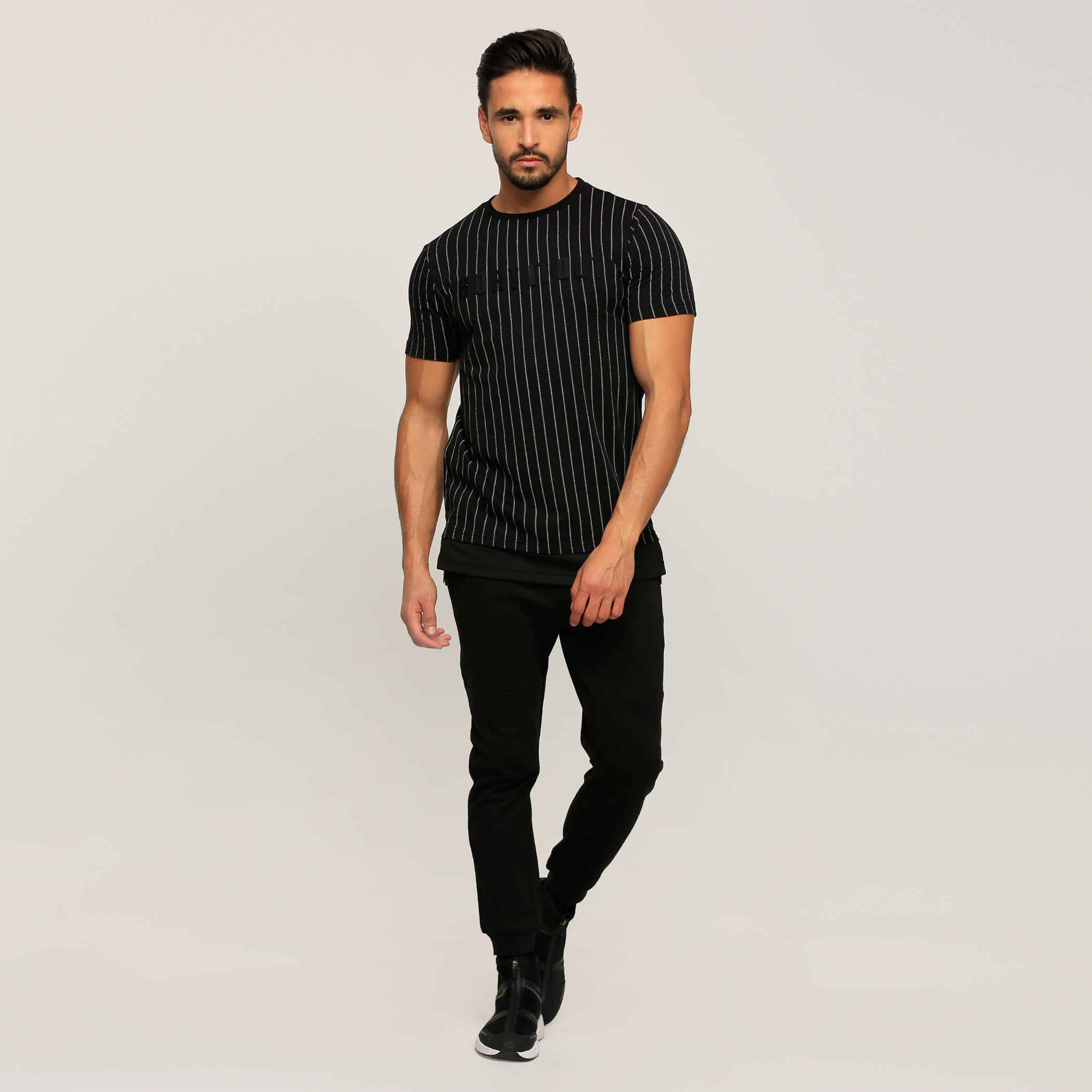 تيشيرت مقلّم بياقة ضيقة وأكمام قصيرة-men-clothing-tshirtsandpolos-tshirts-image-5