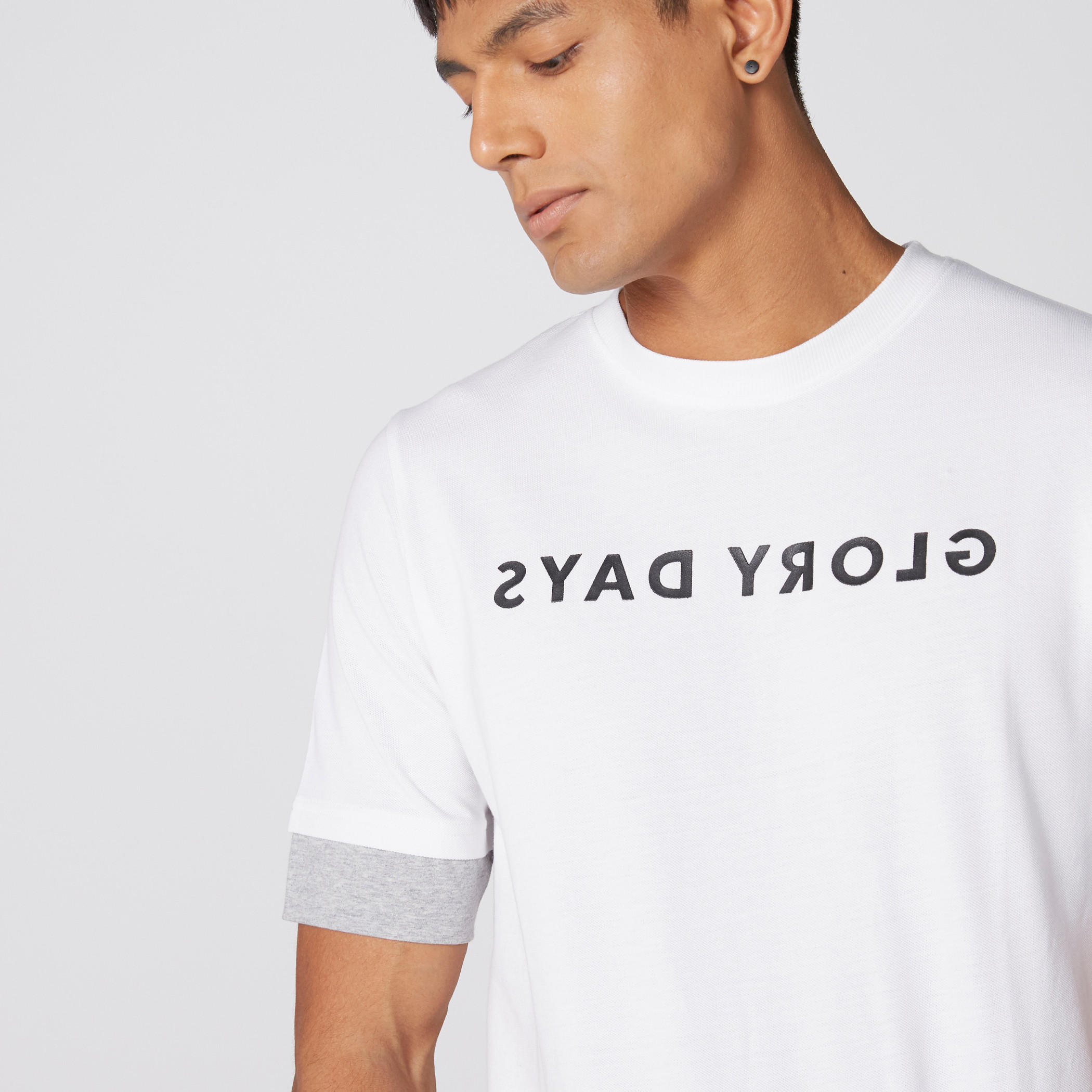 تيشيرت طويل بياقة مستديرة وأكمام قصيرة وطبعات-men-clothing-tshirtsandpolos-tshirts-image-1