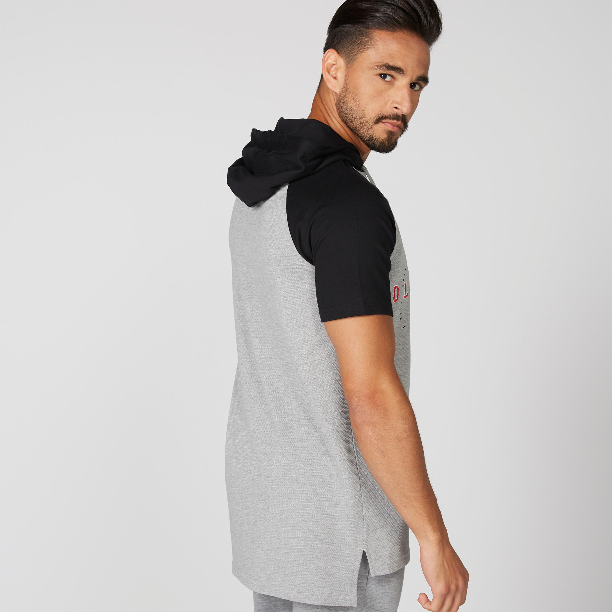 تيشيرت بأكمام قصيرة وطبعات مع قبعة-men-clothing-tshirtsandpolos-tshirts-image-4