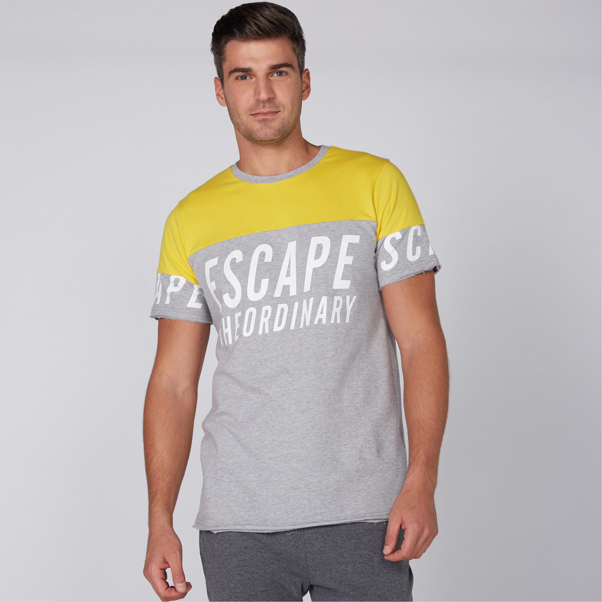 تيشيرت بياقة مستديرة وأكمام قصيرة وطبعات-men-clothing-tshirtsandpolos-tshirts-image-1