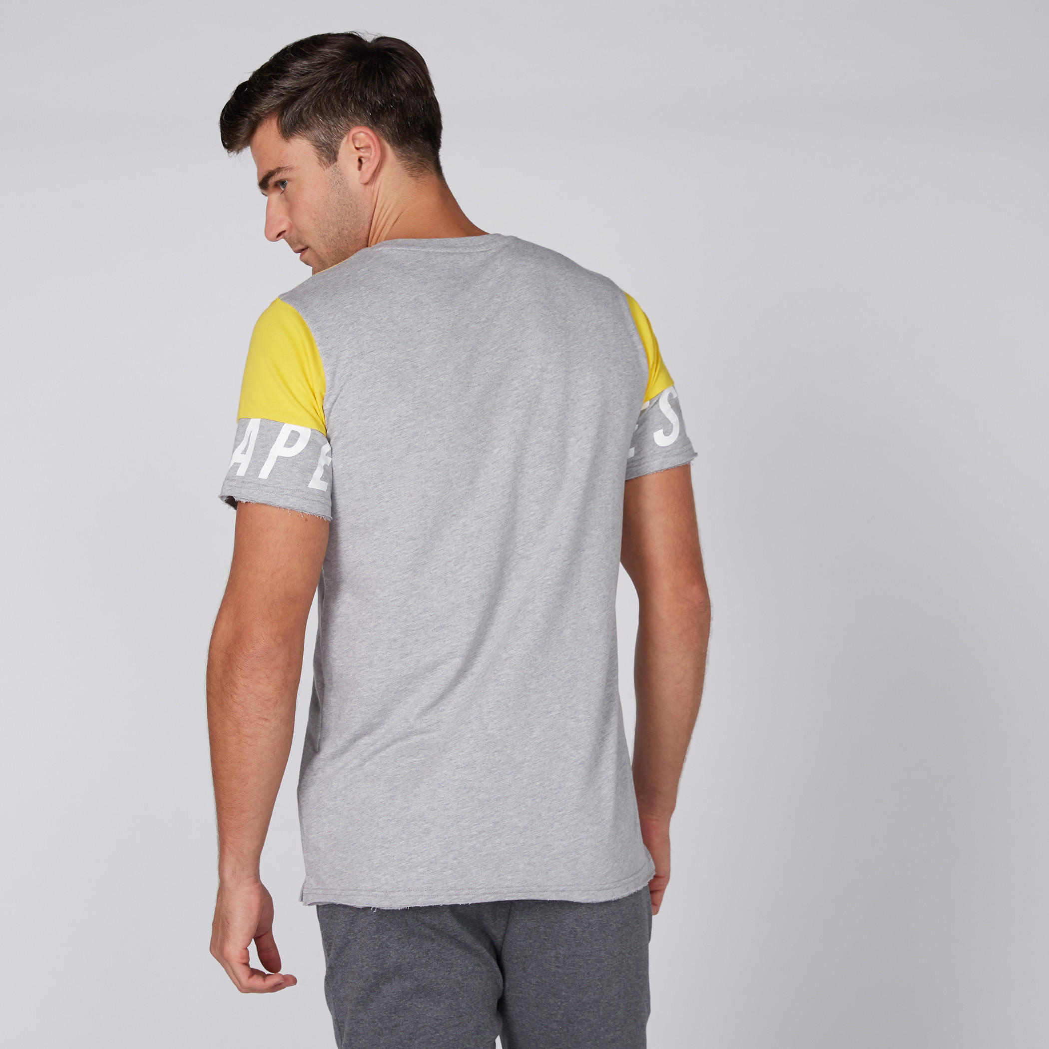 تيشيرت بياقة مستديرة وأكمام قصيرة وطبعات-men-clothing-tshirtsandpolos-tshirts-image-2