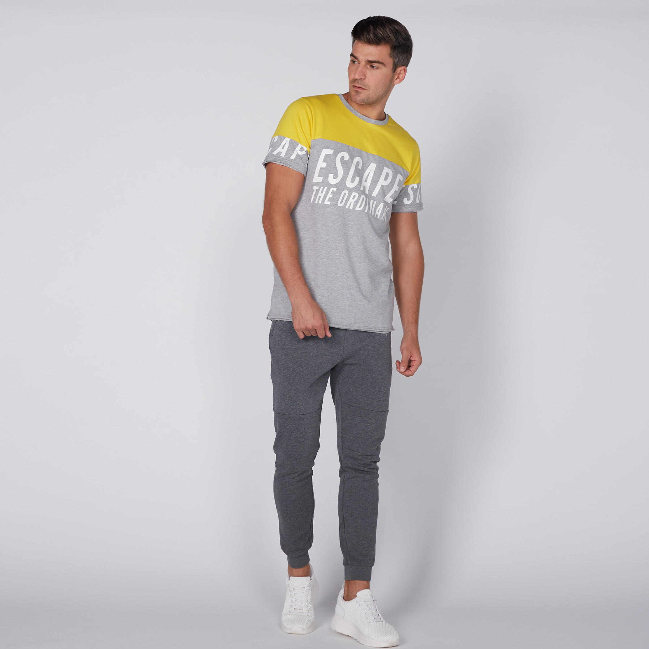 تيشيرت بياقة مستديرة وأكمام قصيرة وطبعات-men-clothing-tshirtsandpolos-tshirts-image-3