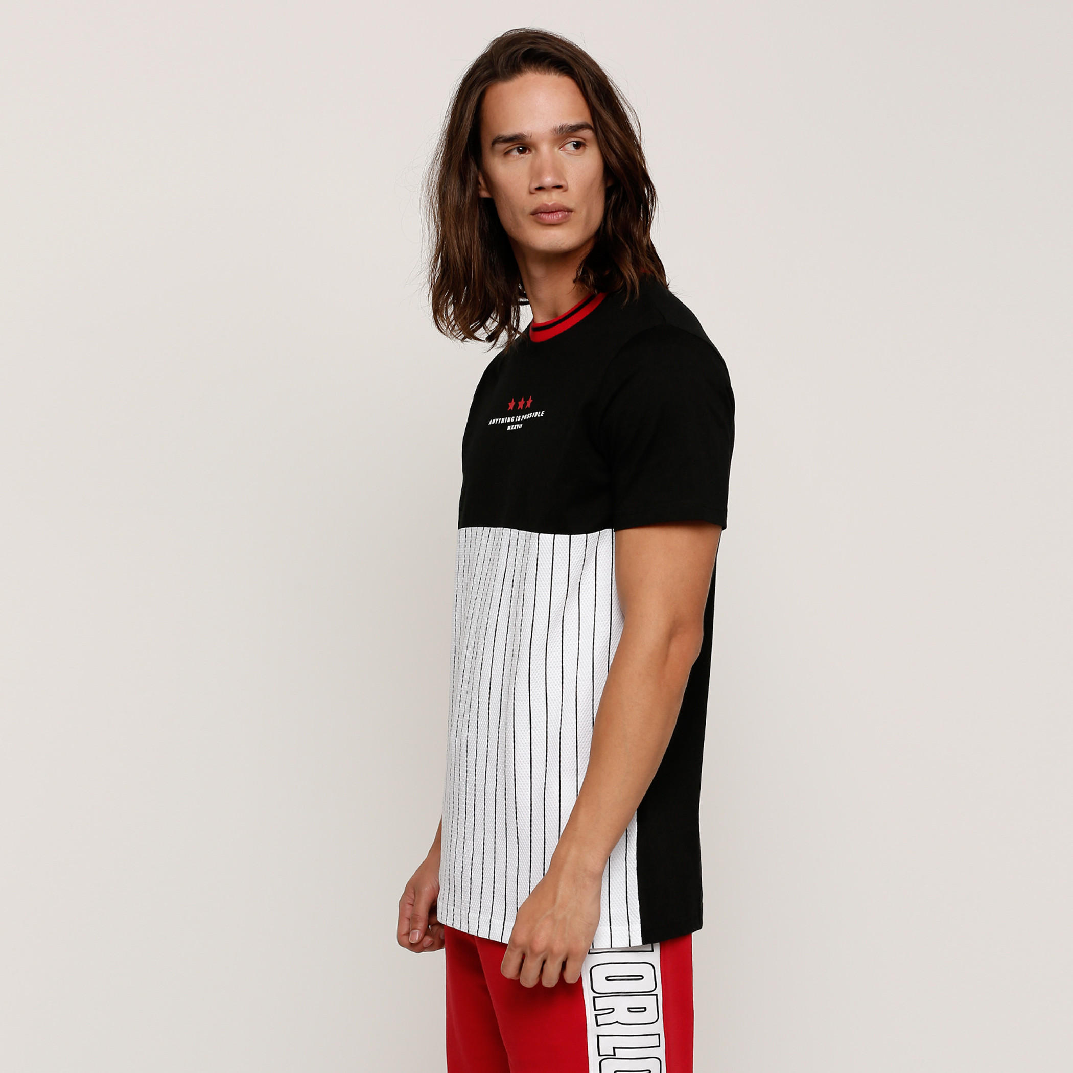 تيشيرت بأكمام قصيرة وياقة ضيقة وطبعات-men-clothing-tshirtsandpolos-tshirts-image-3