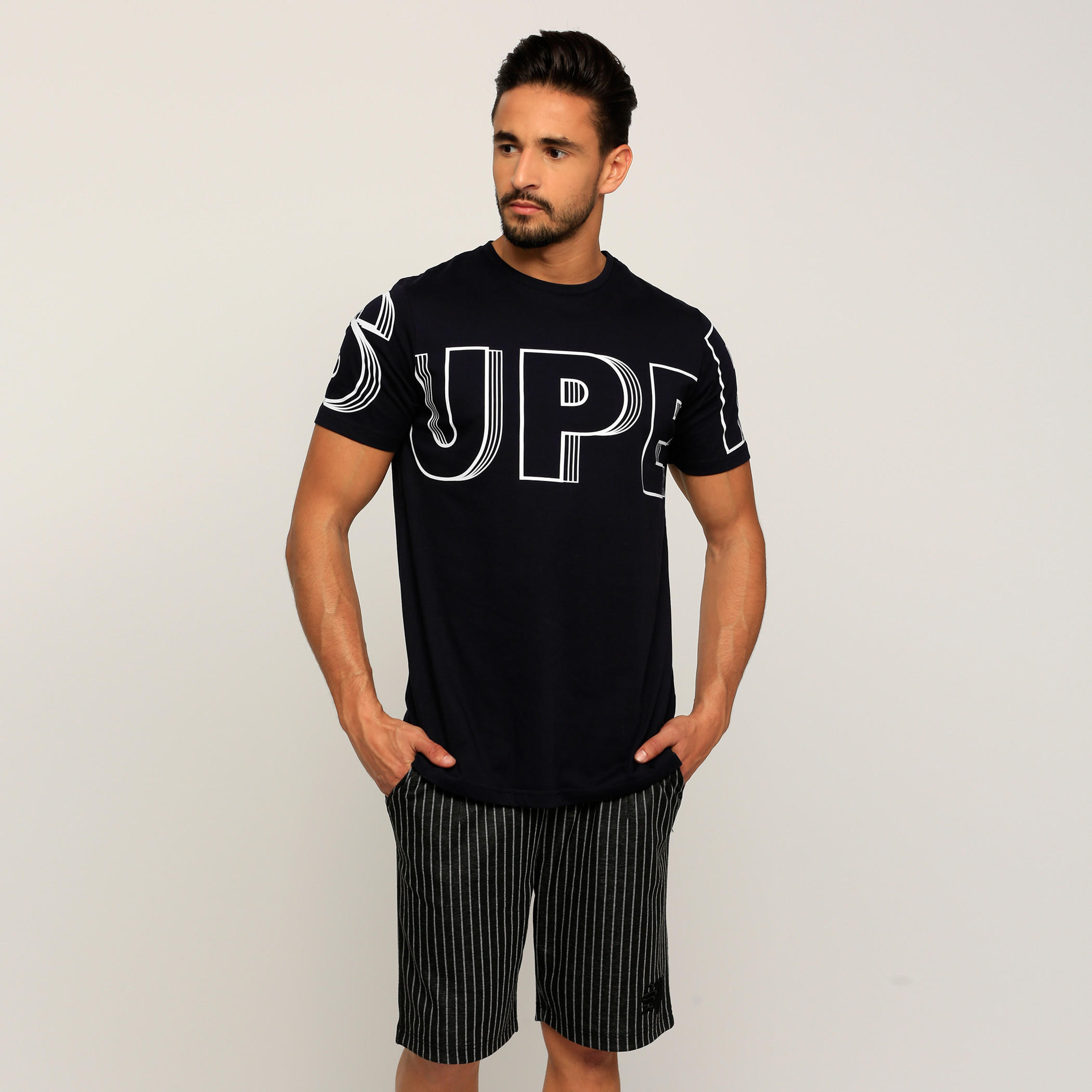 تيشيرت بأكمام قصيرة وياقة ضيّقة وطبعات-men-clothing-tshirtsandpolos-tshirts-image-1