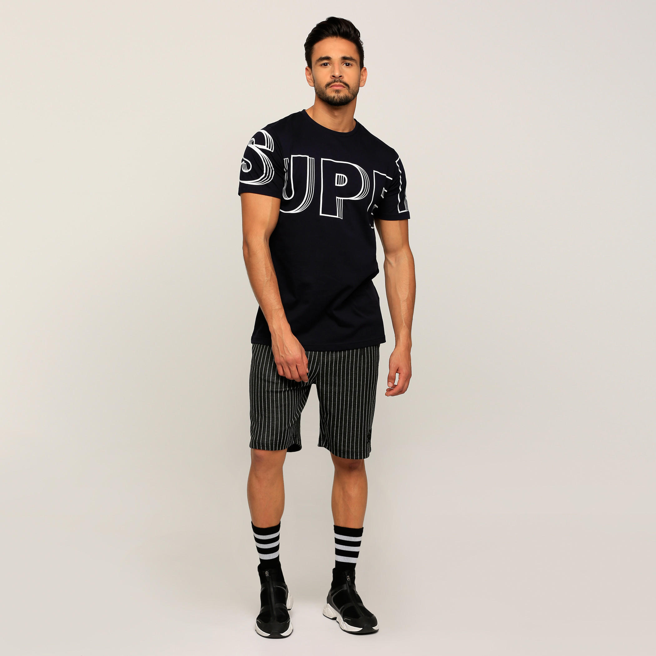 تيشيرت بأكمام قصيرة وياقة ضيّقة وطبعات-men-clothing-tshirtsandpolos-tshirts-image-5