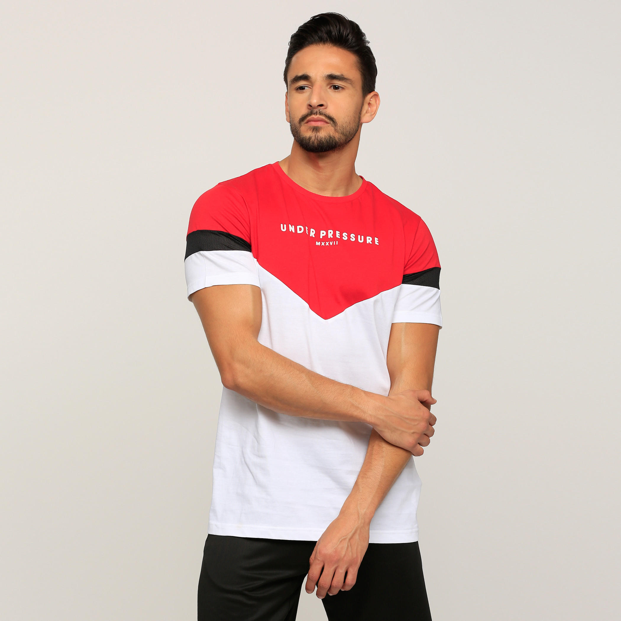 تيشيرت بياقة مستديرة وأكمام قصيرة مع طبعات-men-clothing-tshirtsandpolos-tshirts-image-1
