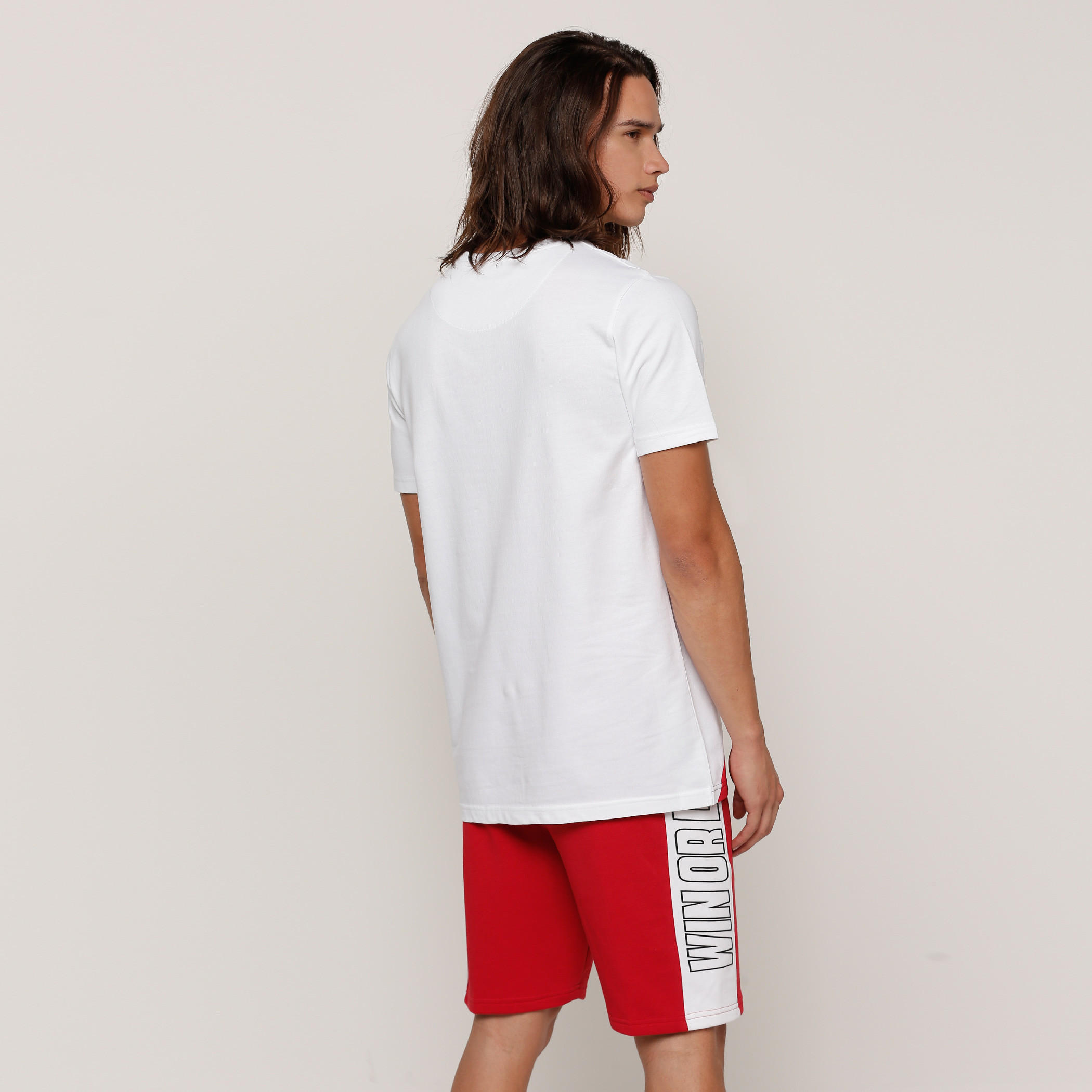 تيشيرت بأكمام قصيرة وياقة ضيقة وزخرفة-men-clothing-tshirtsandpolos-tshirts-image-2
