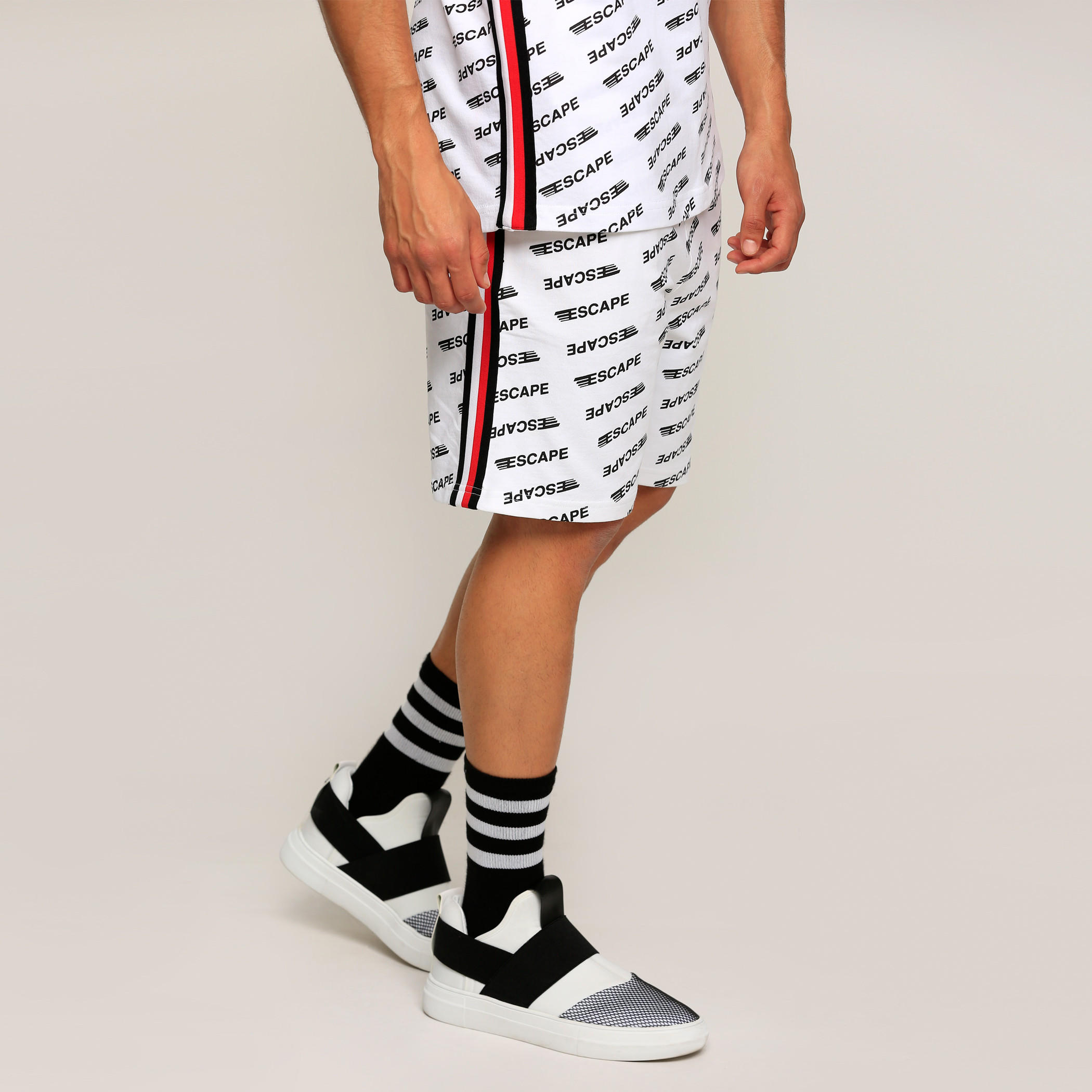 شورت بشريطة وجيوب مع طبعات-men-clothing-bottoms-shorts-image-3