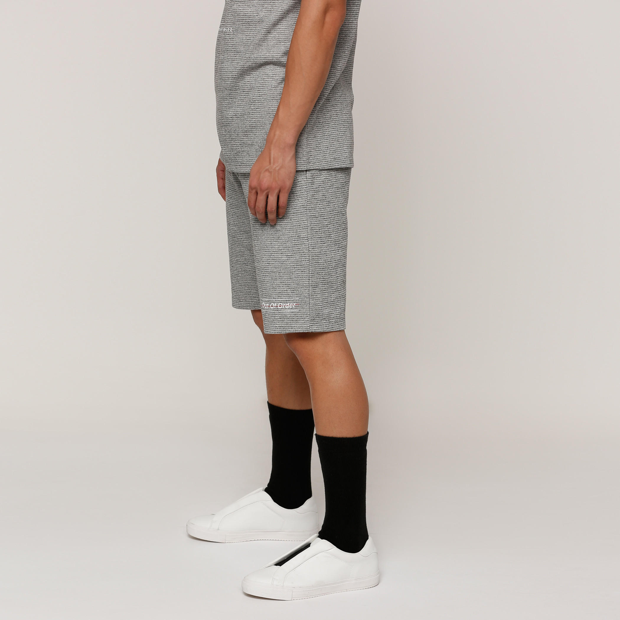 شورت بارز الملمس بخصر مطاطي-men-clothing-bottoms-shorts-image-3