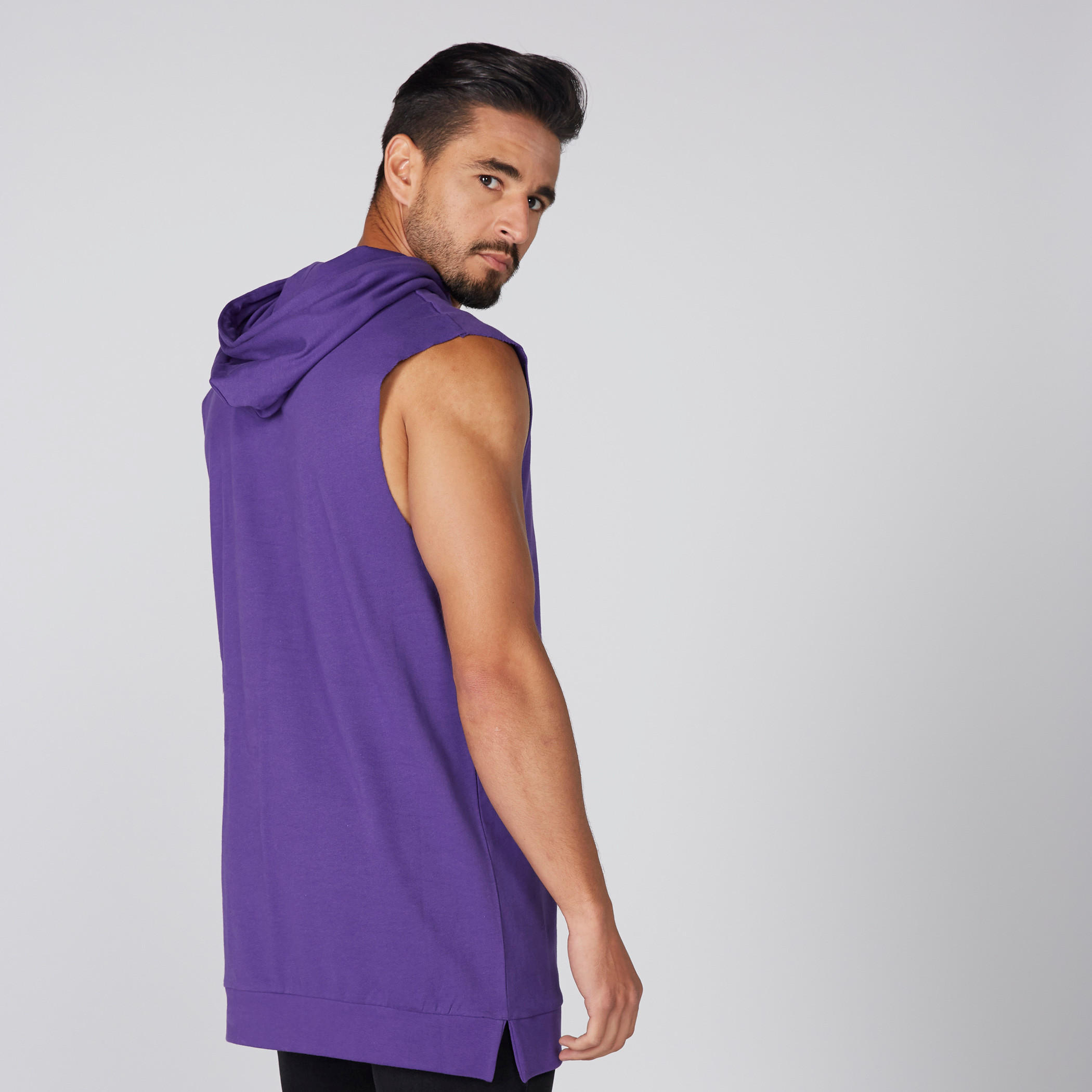 تيشيرت طويل دون أكمام بطبعات وقبّعة-men-clothing-tshirtsandpolos-tshirts-image-4