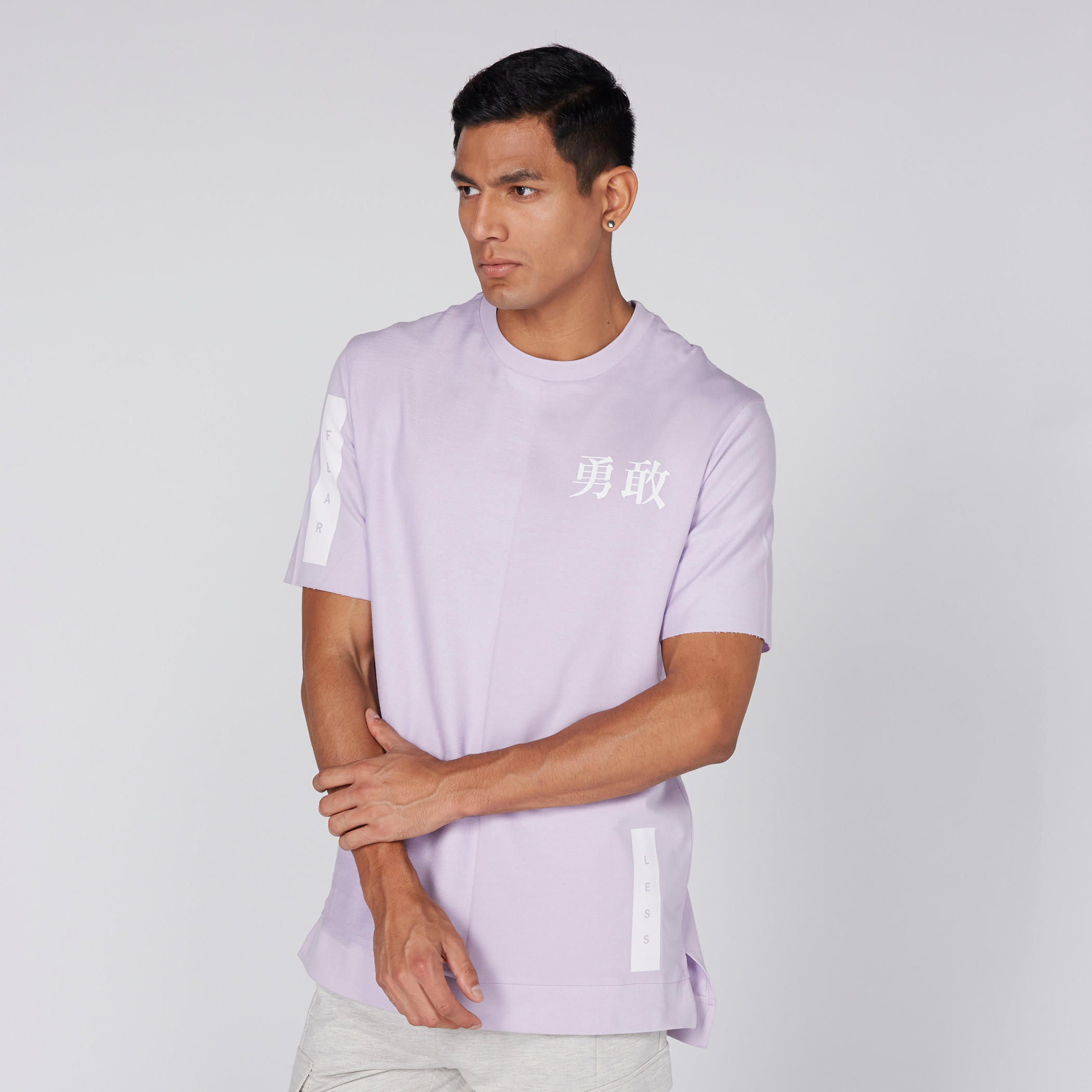 تيشيرت بياقة ضيّقة وأكمام قصيرة وطبعات-men-clothing-tshirtsandpolos-tshirts-image-1