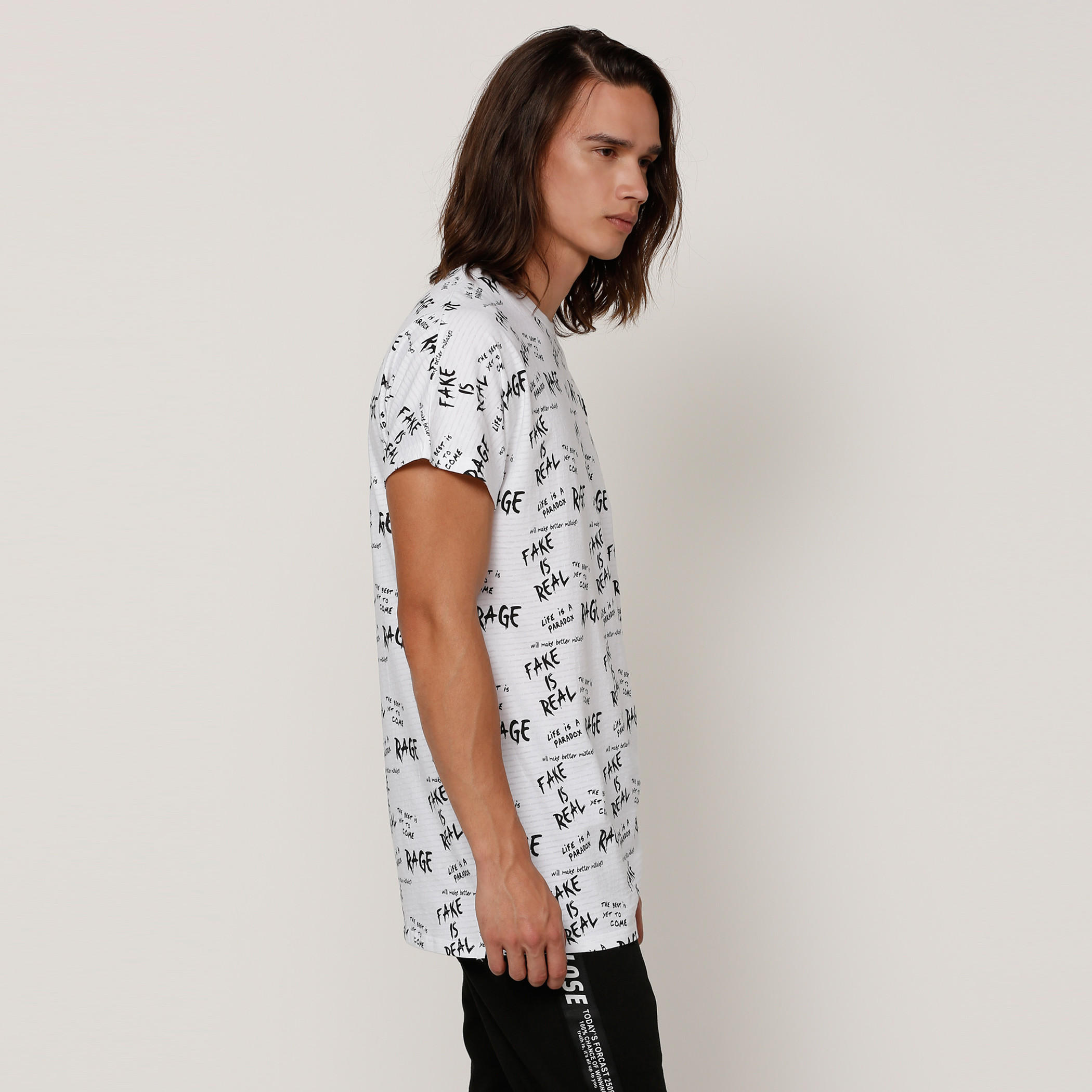 تيشيرت بأكمام قصيرة وياقة ضيقة وطبعات-men-clothing-tshirtsandpolos-tshirts-image-3